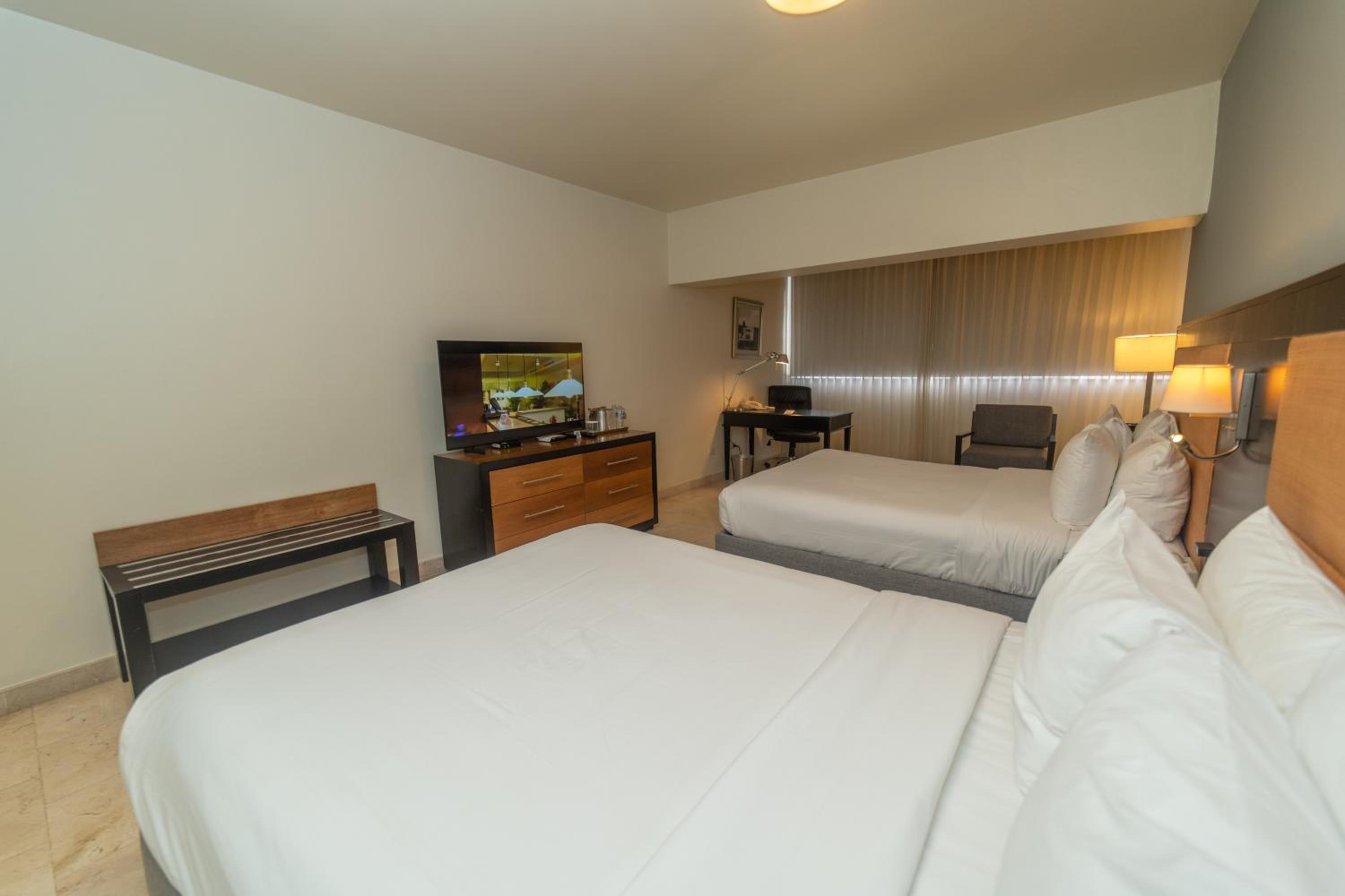 Standard Two Queen Beds - Non-Smoking - Photo 3