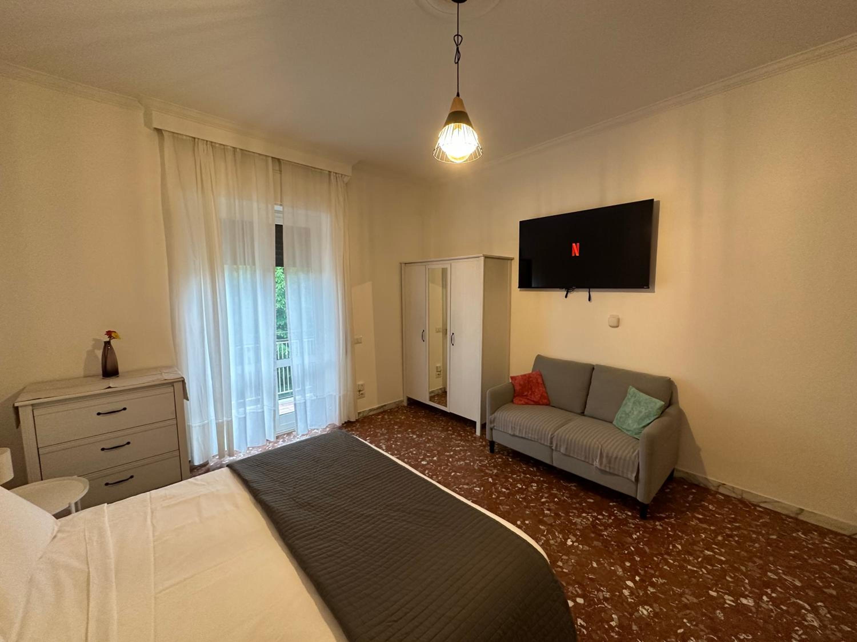 Apartment with Balcony - Annex photo 2