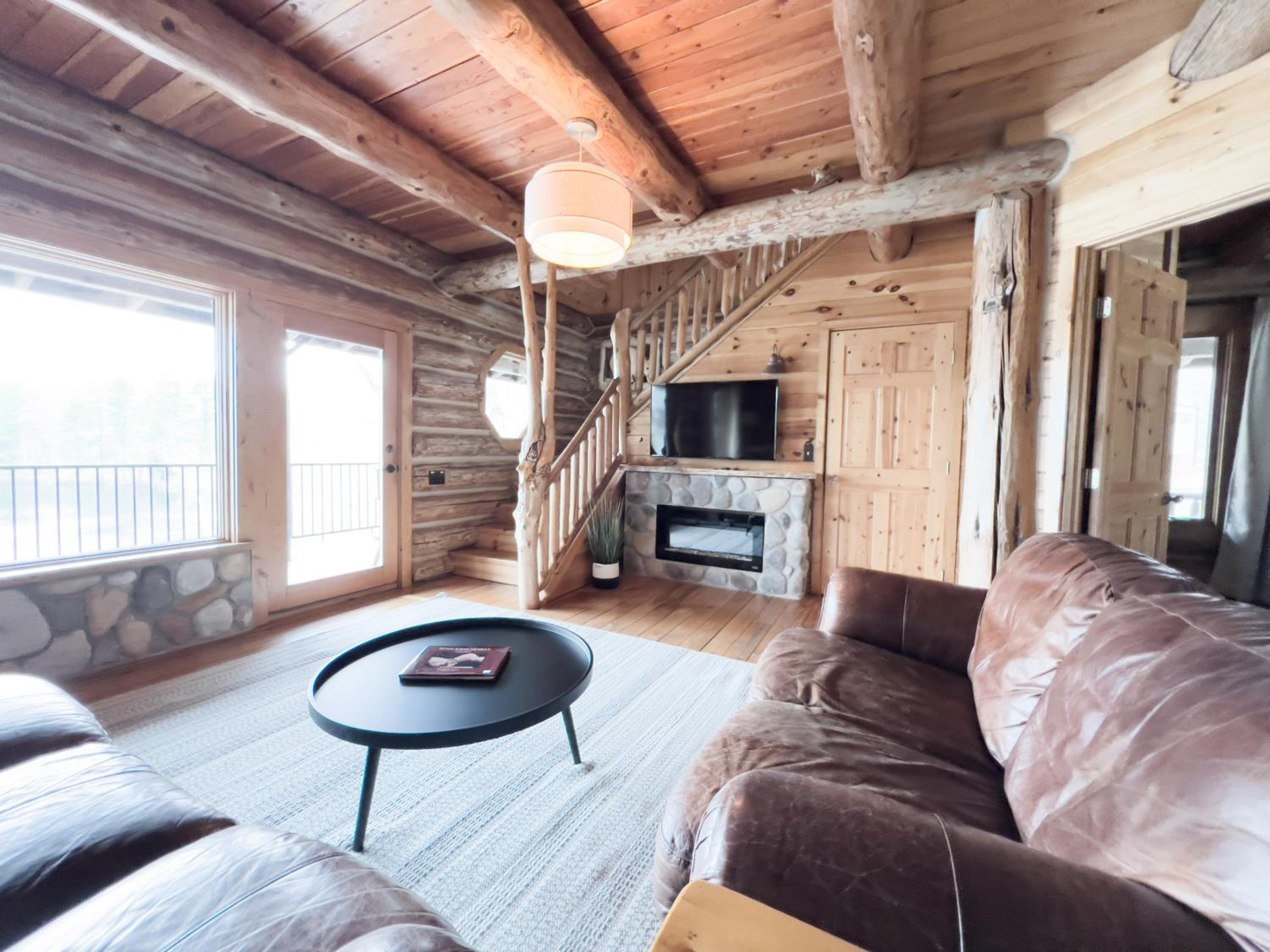 Five-Bedroom House photo 1