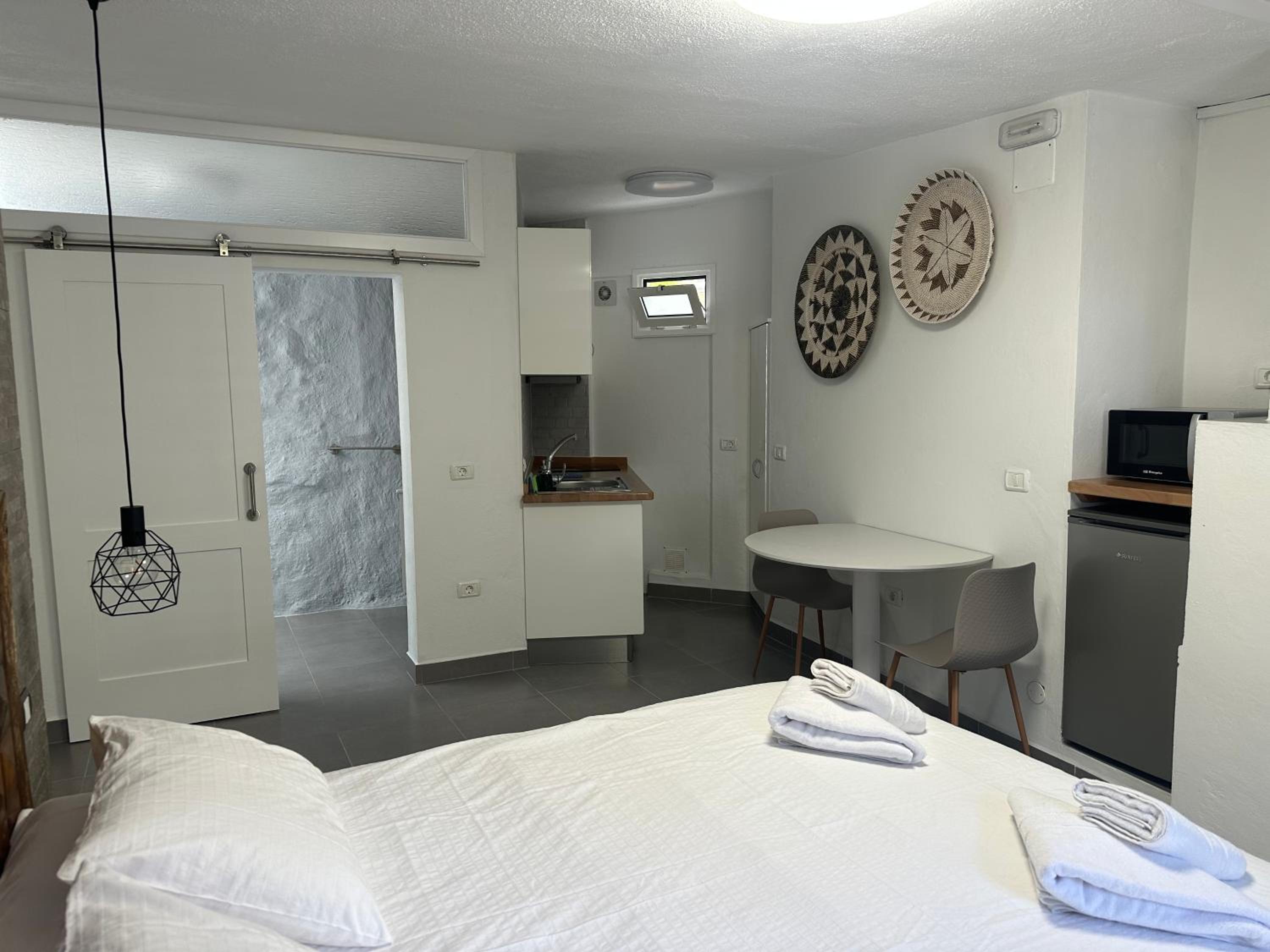 Studio Apartment photo 3