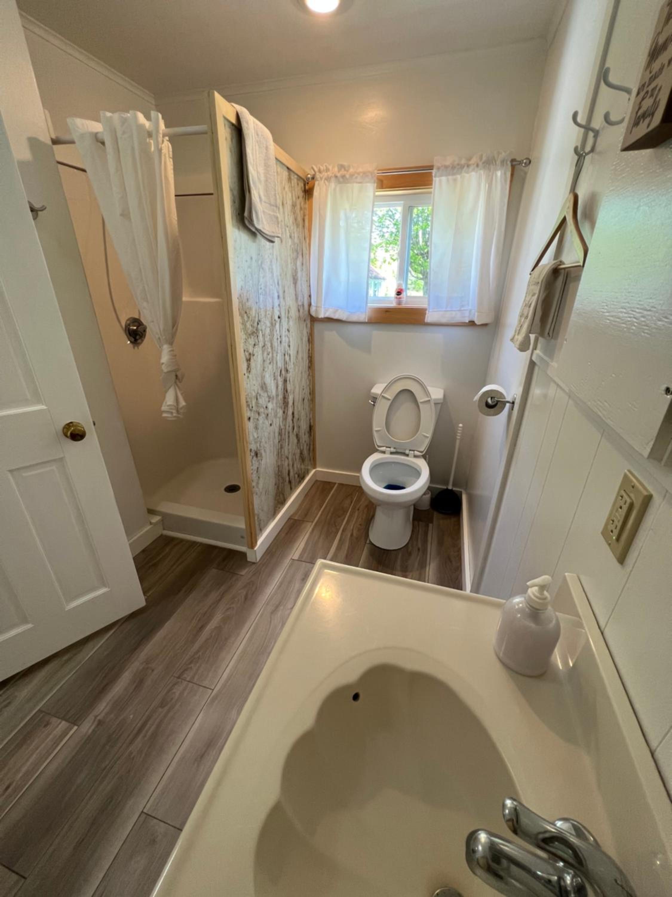 One-Bedroom Cottage - Photo 17