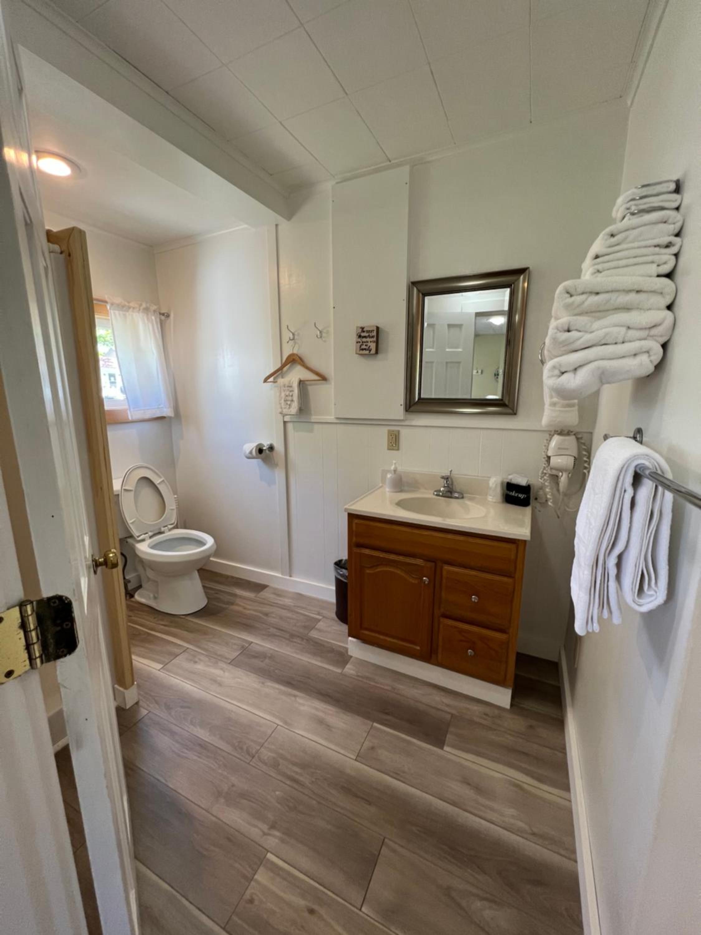 One-Bedroom Cottage - Photo 14