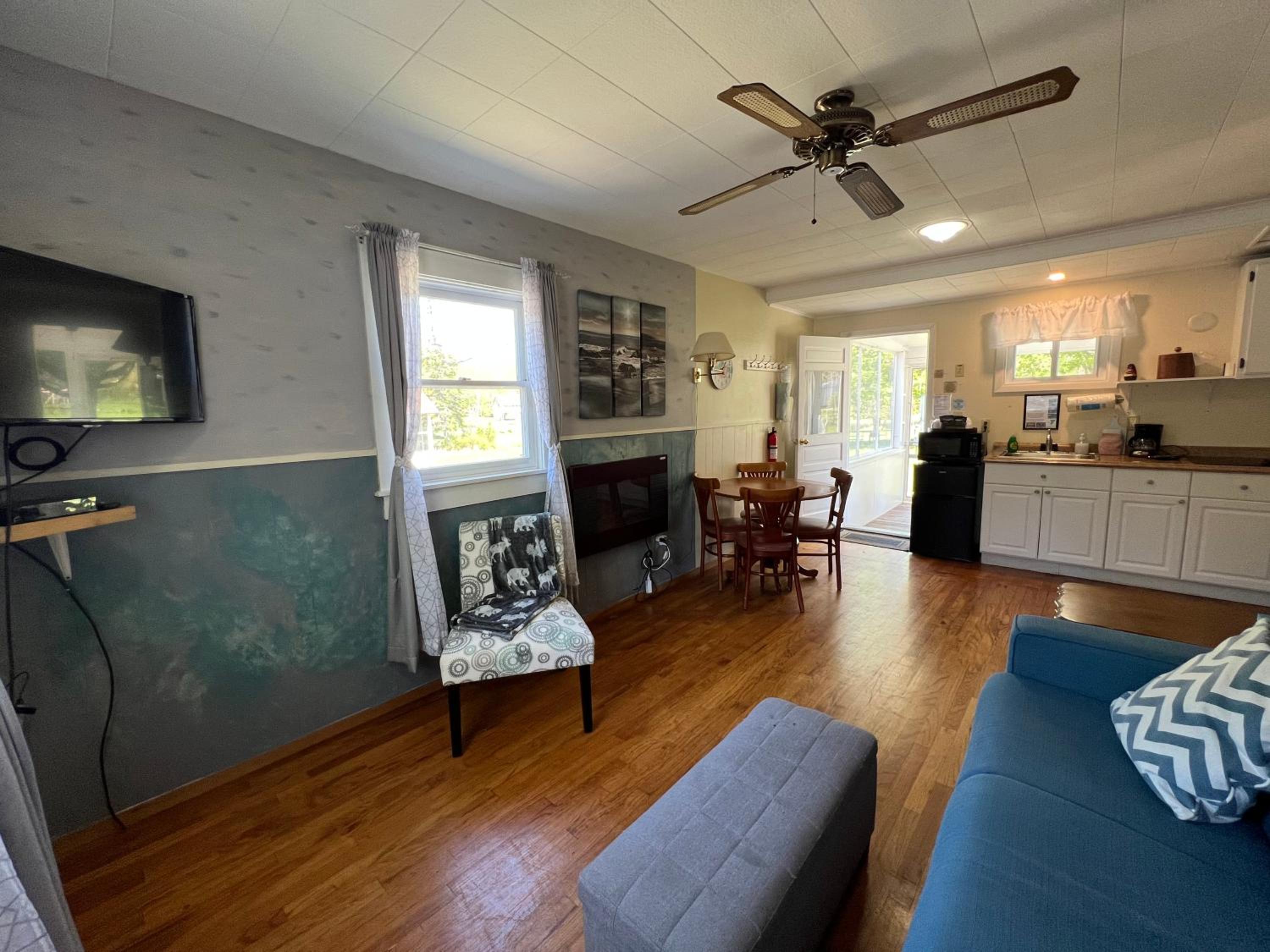 One-Bedroom Cottage - Photo 23