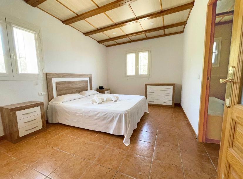 Four-Bedroom House photo 3