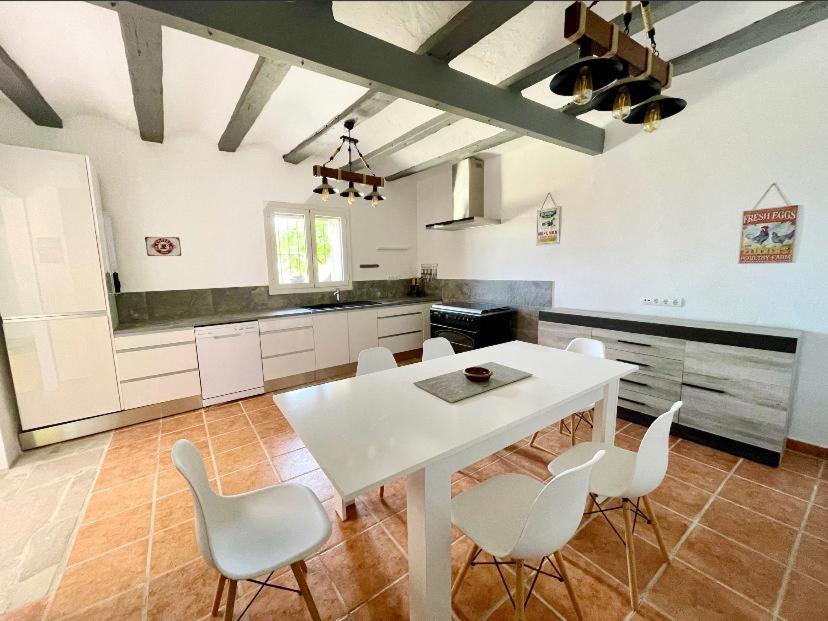 Four-Bedroom House photo 2