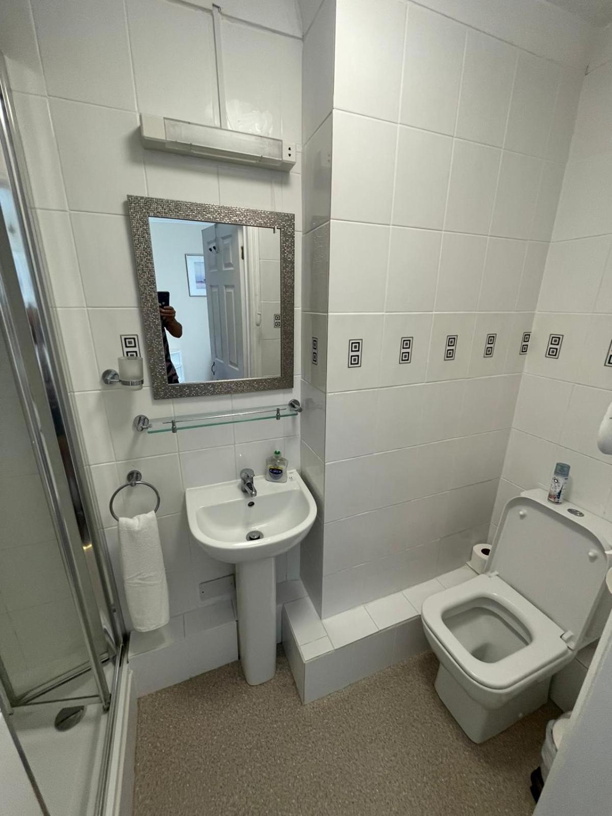 Standard Double Room - Photo 6