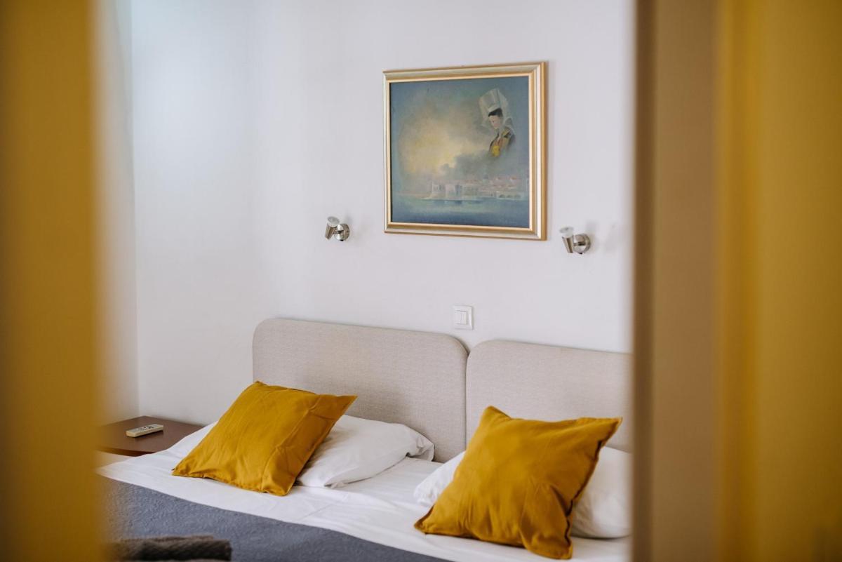 Luxury One-Bedroom Apartment with Terrace