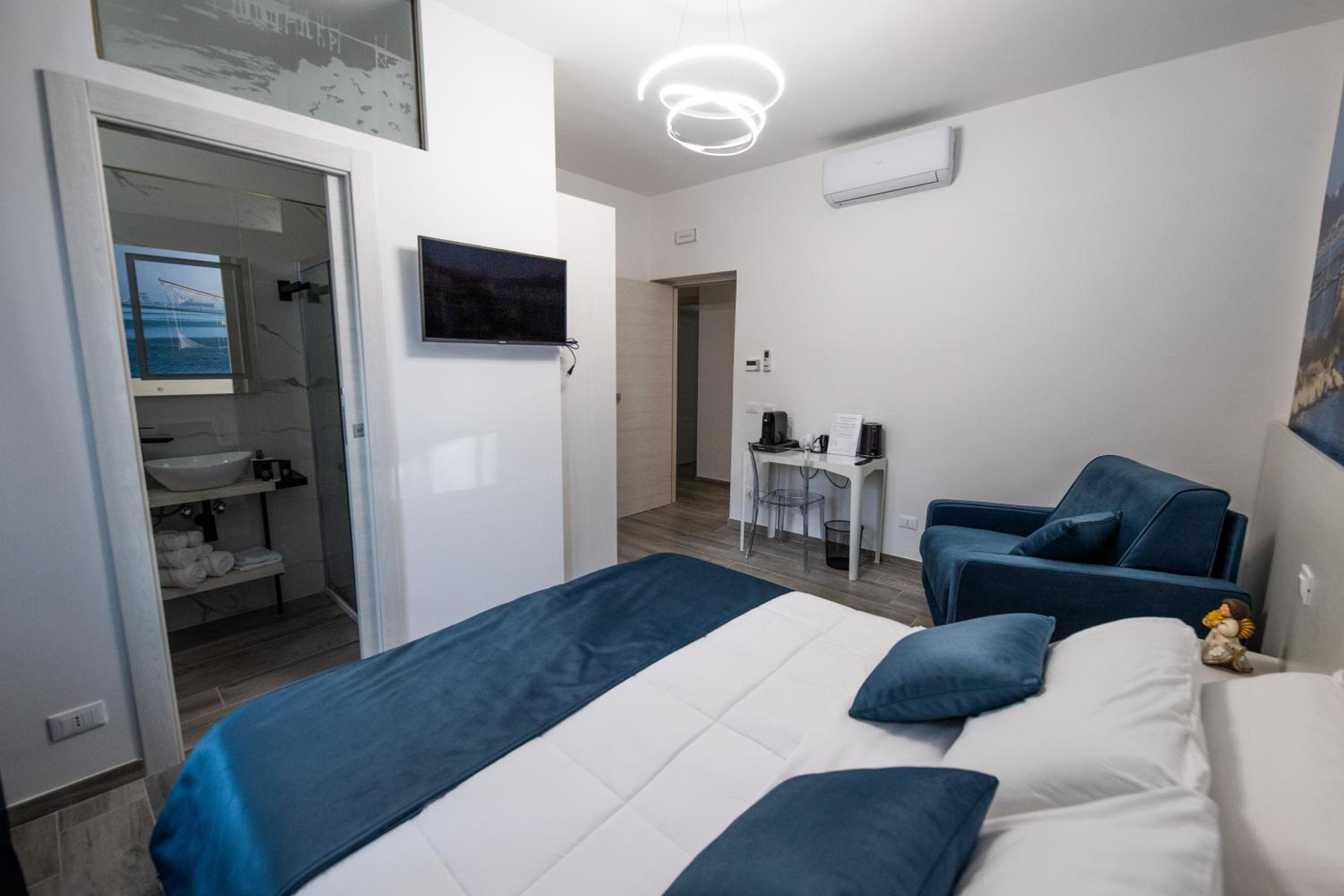 Double or Twin Room photo 3