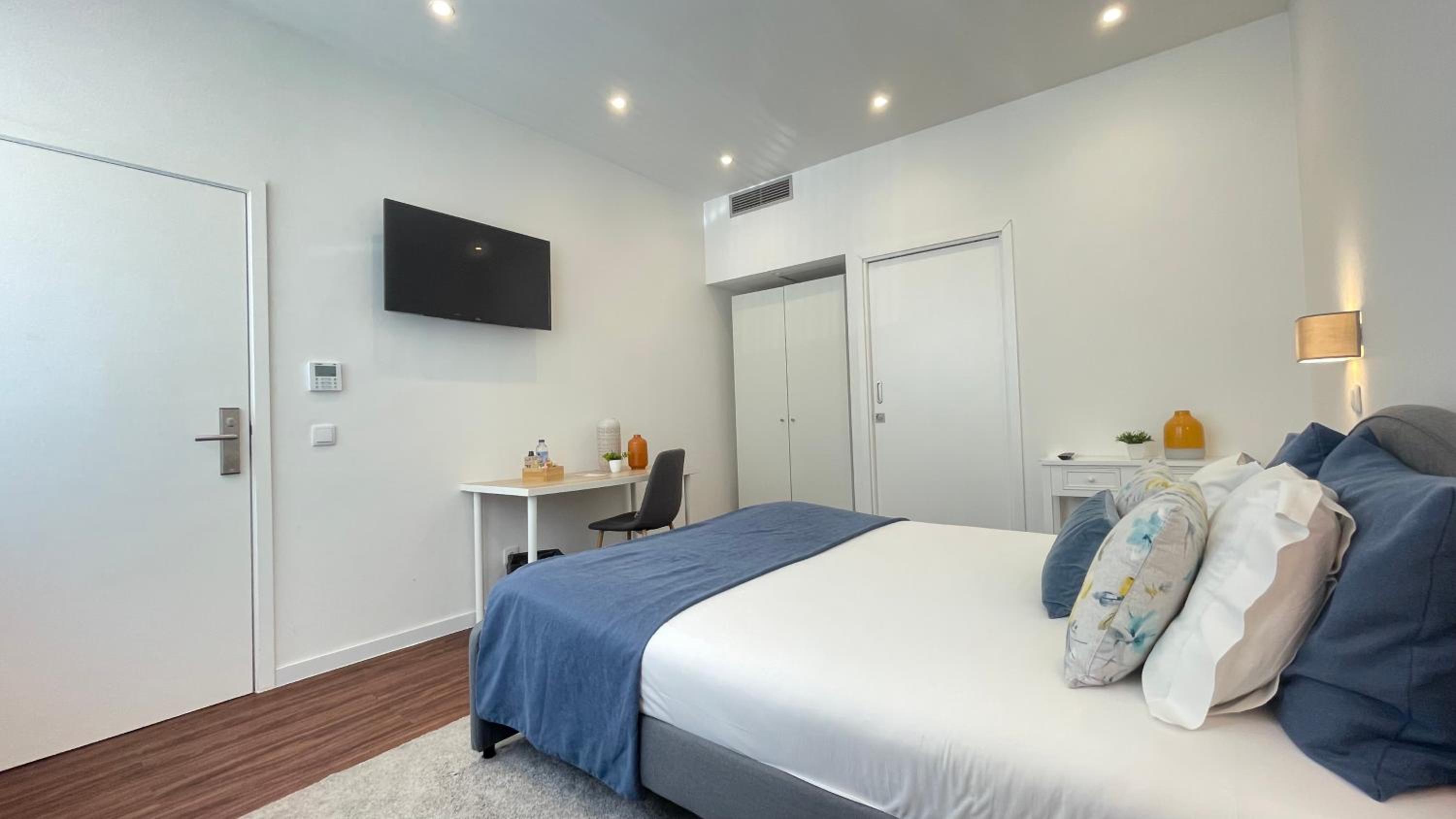 Double Room - Photo 14