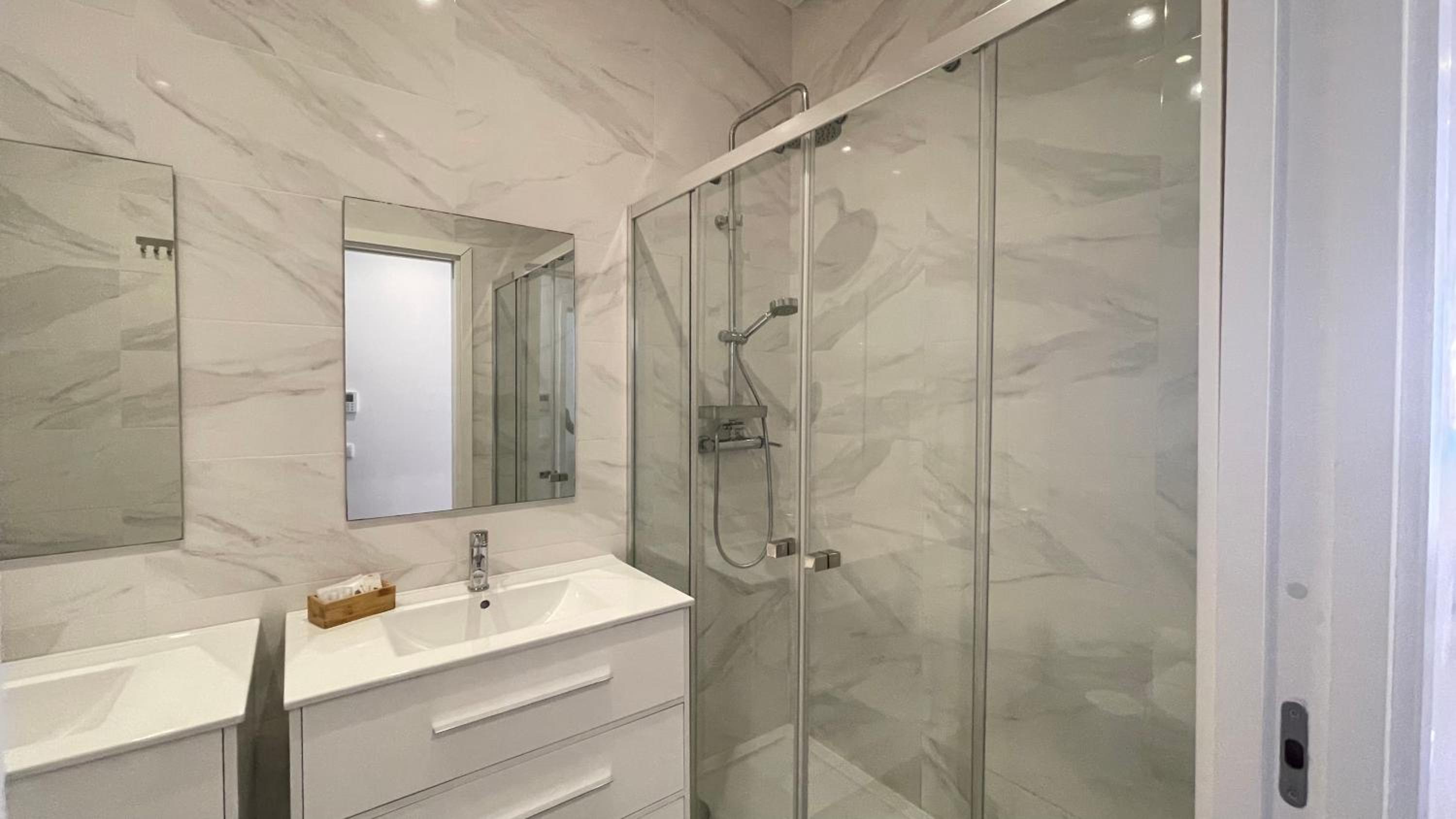 Double Room - Photo 4