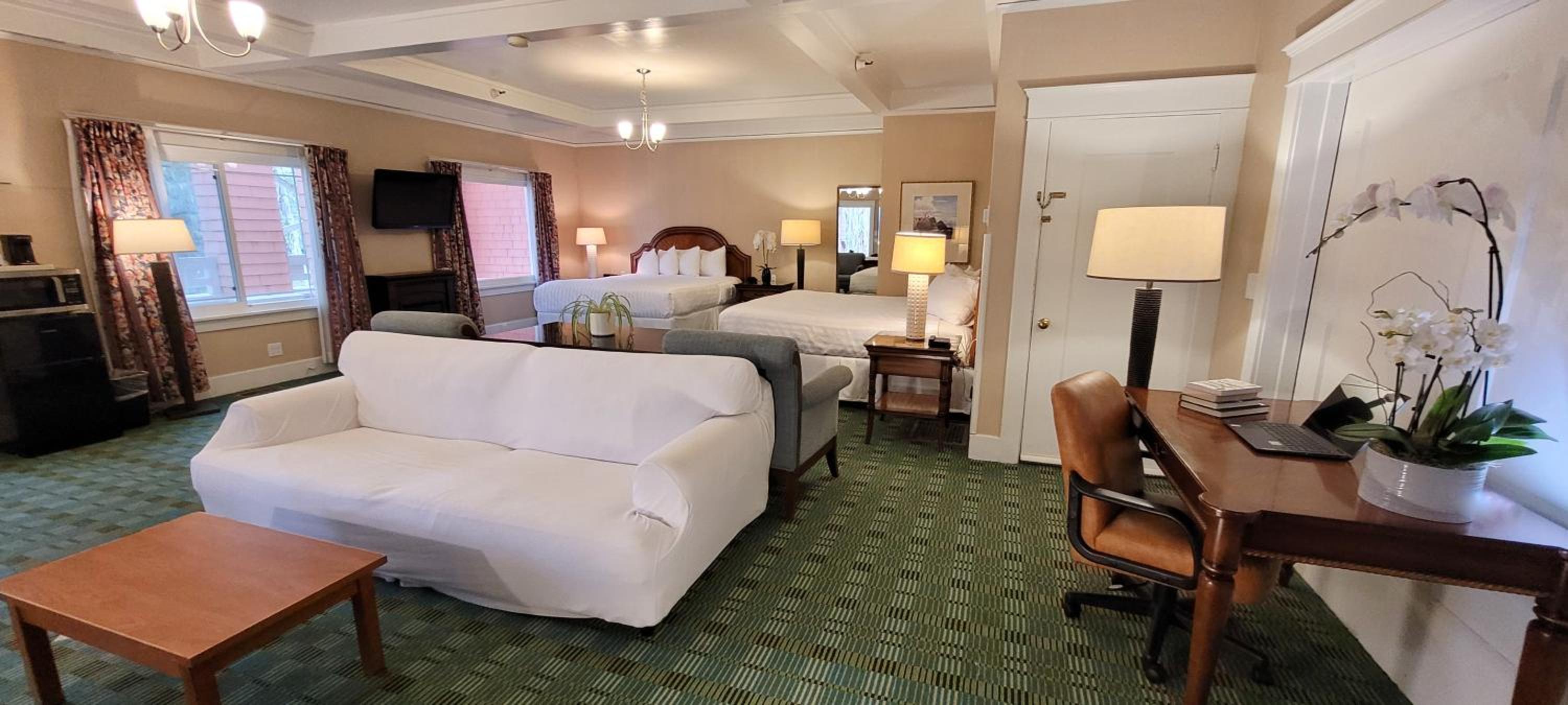 King Room with Two King Beds - Photo 5