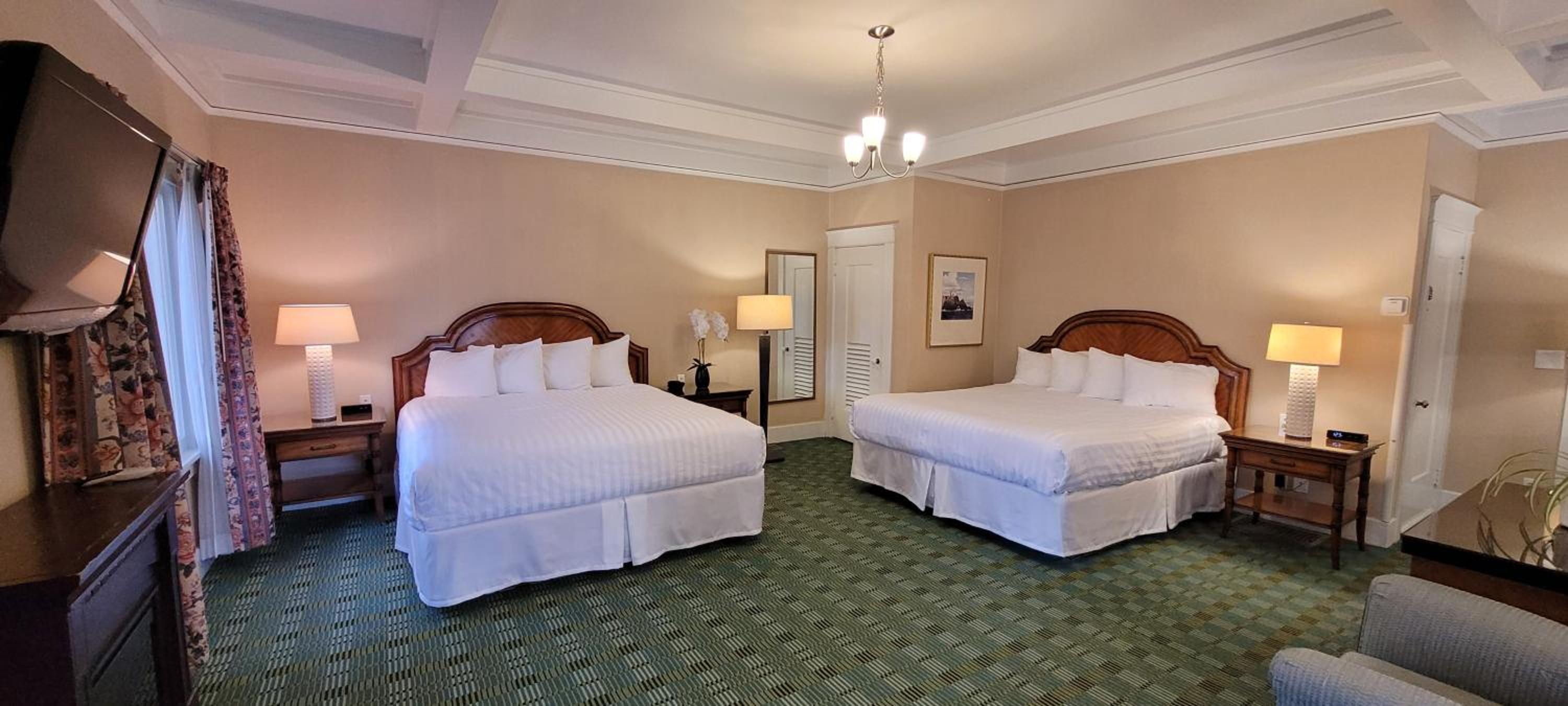 King Room with Two King Beds - Photo 3