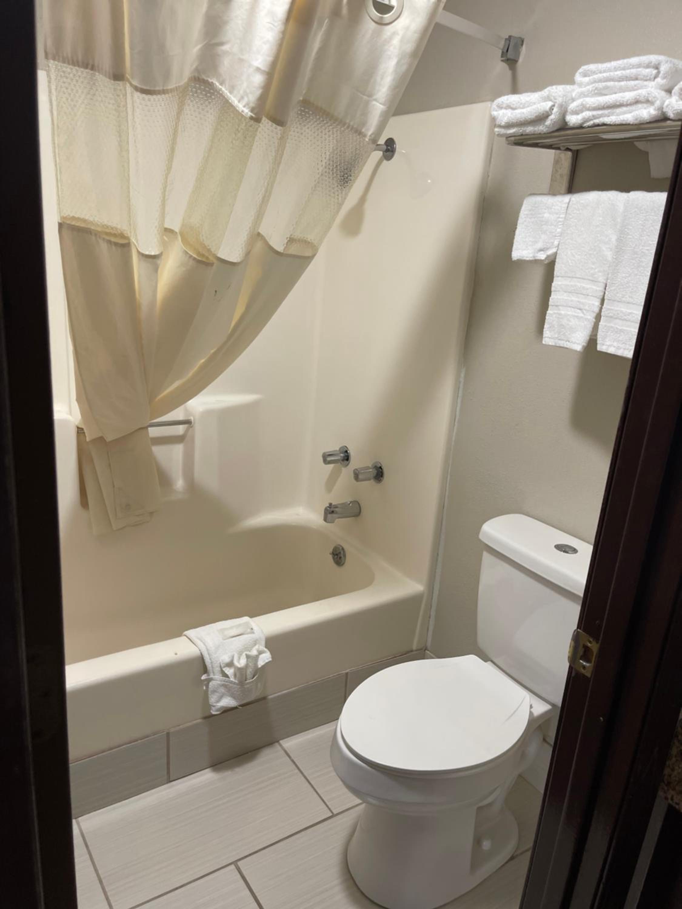 King Room - Non-Smoking - Photo 3