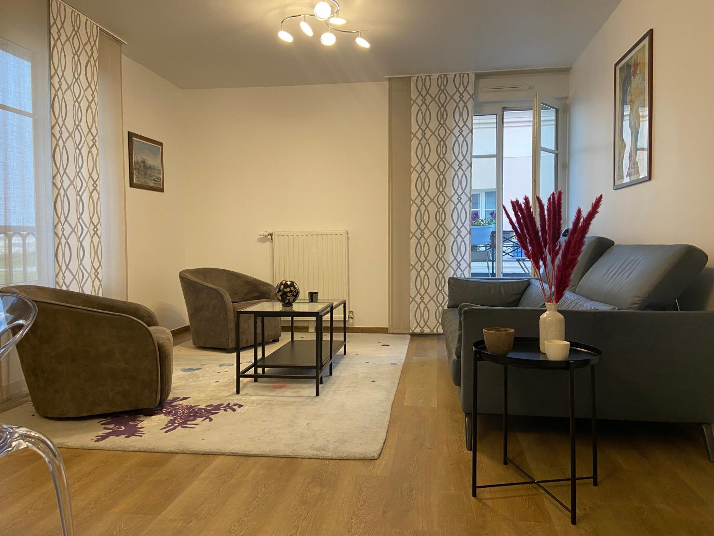 Three-Bedroom Apartment photo 2