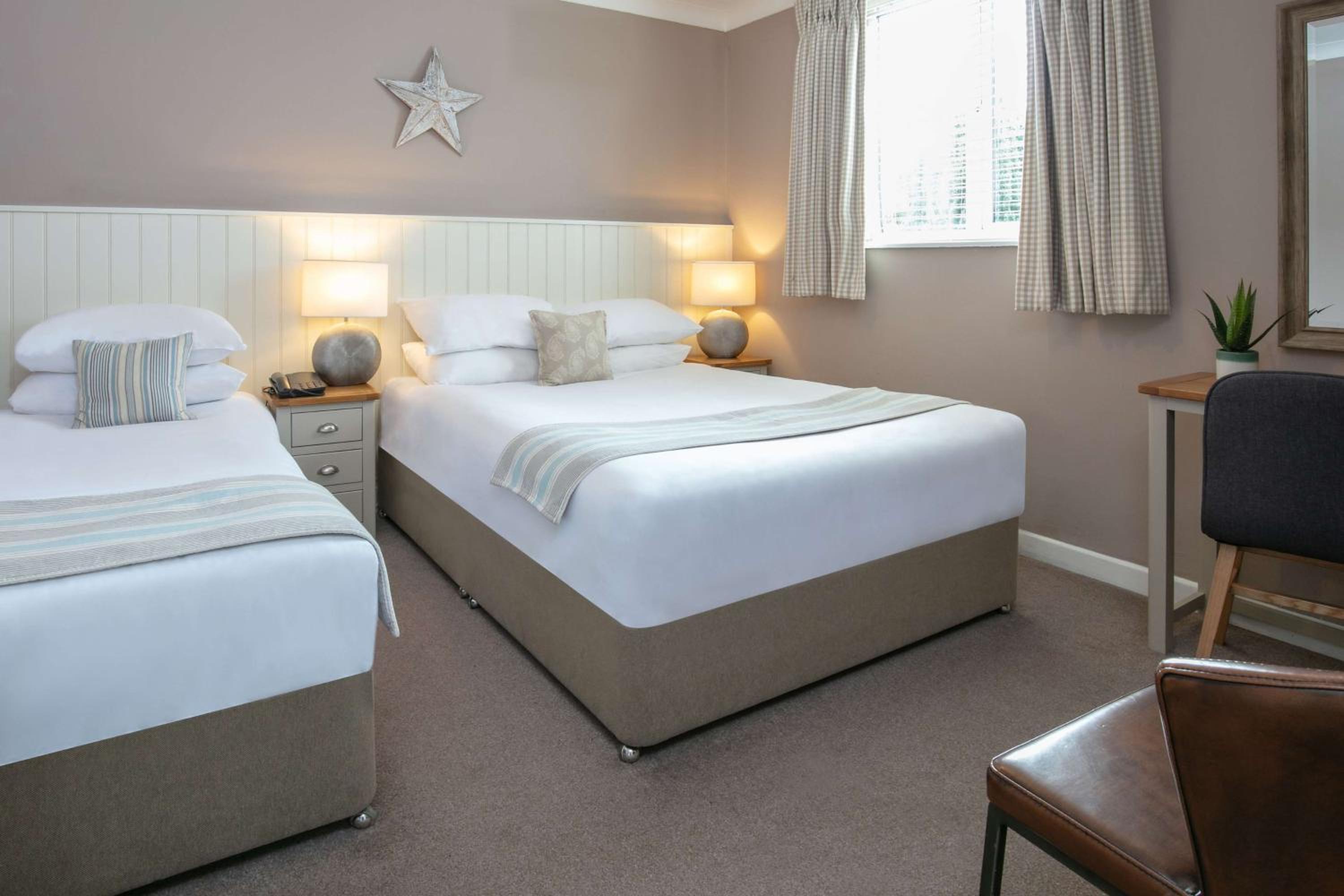 Family Room with Double and Single Beds - Non-Smoking photo 1