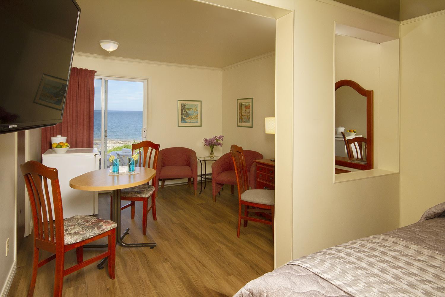 Double Room with Two Double Beds - Sea view - Motel photo 2