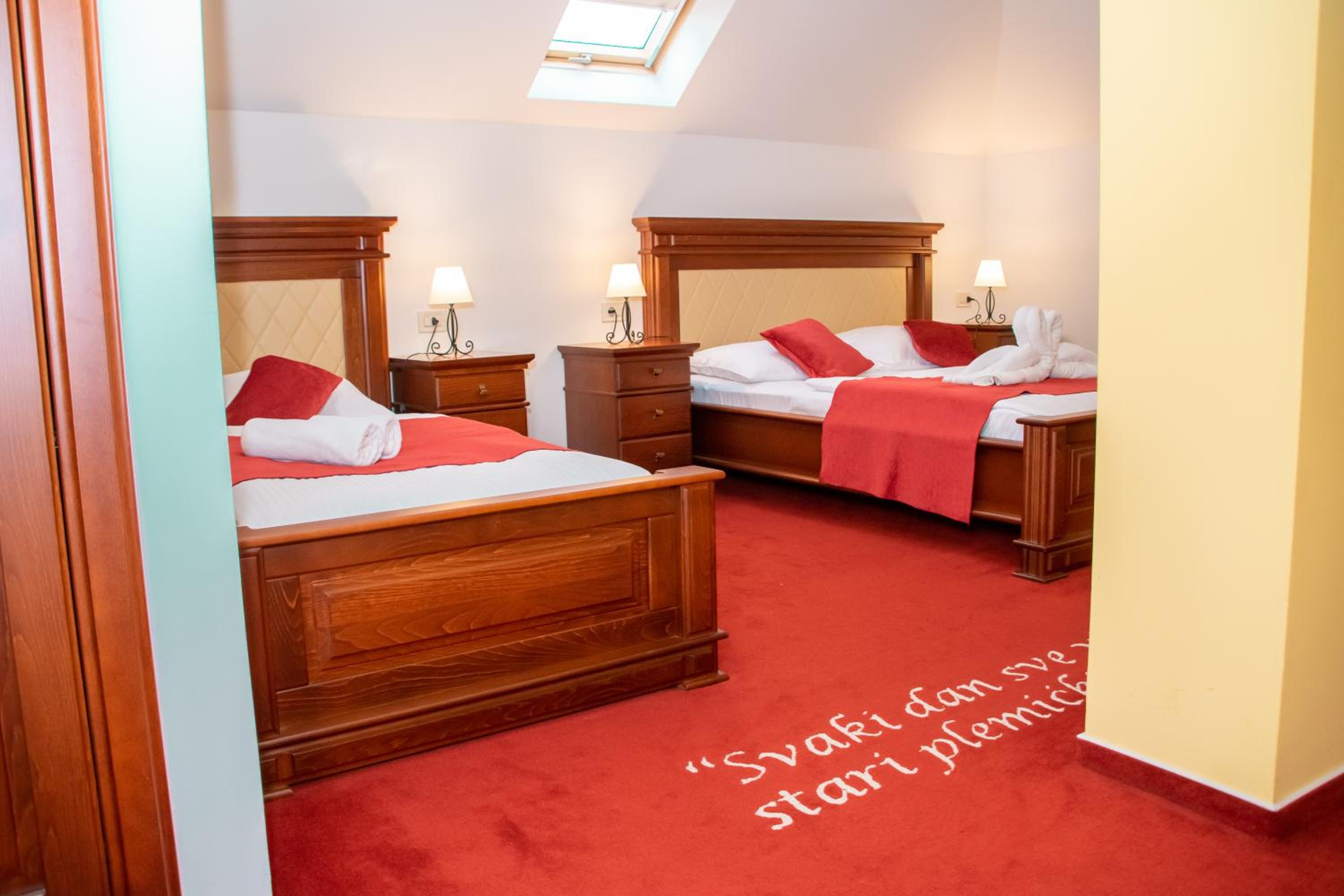 Deluxe Double Room with Extra Bed photo 2