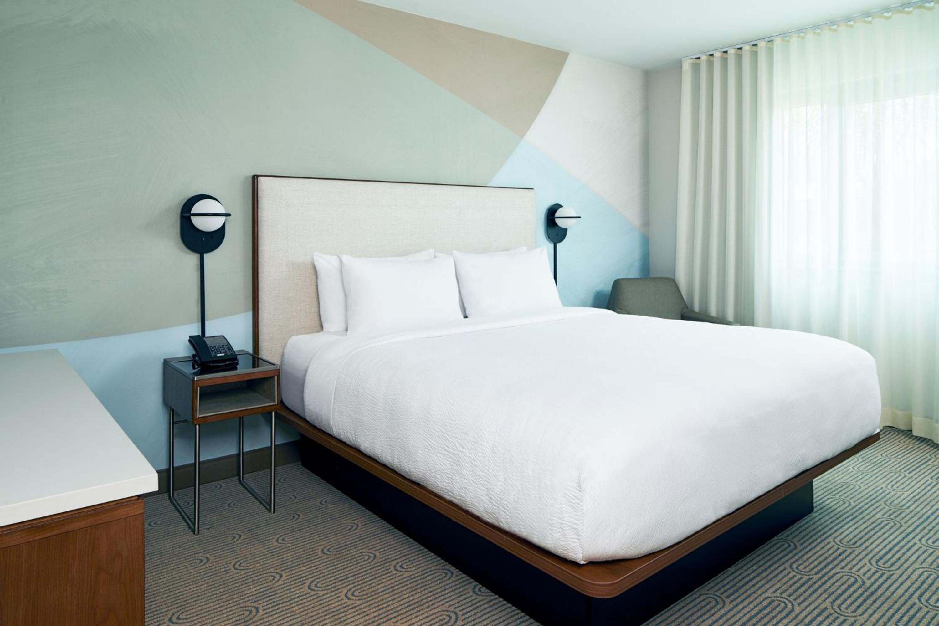 King Room with City View - Photo 3