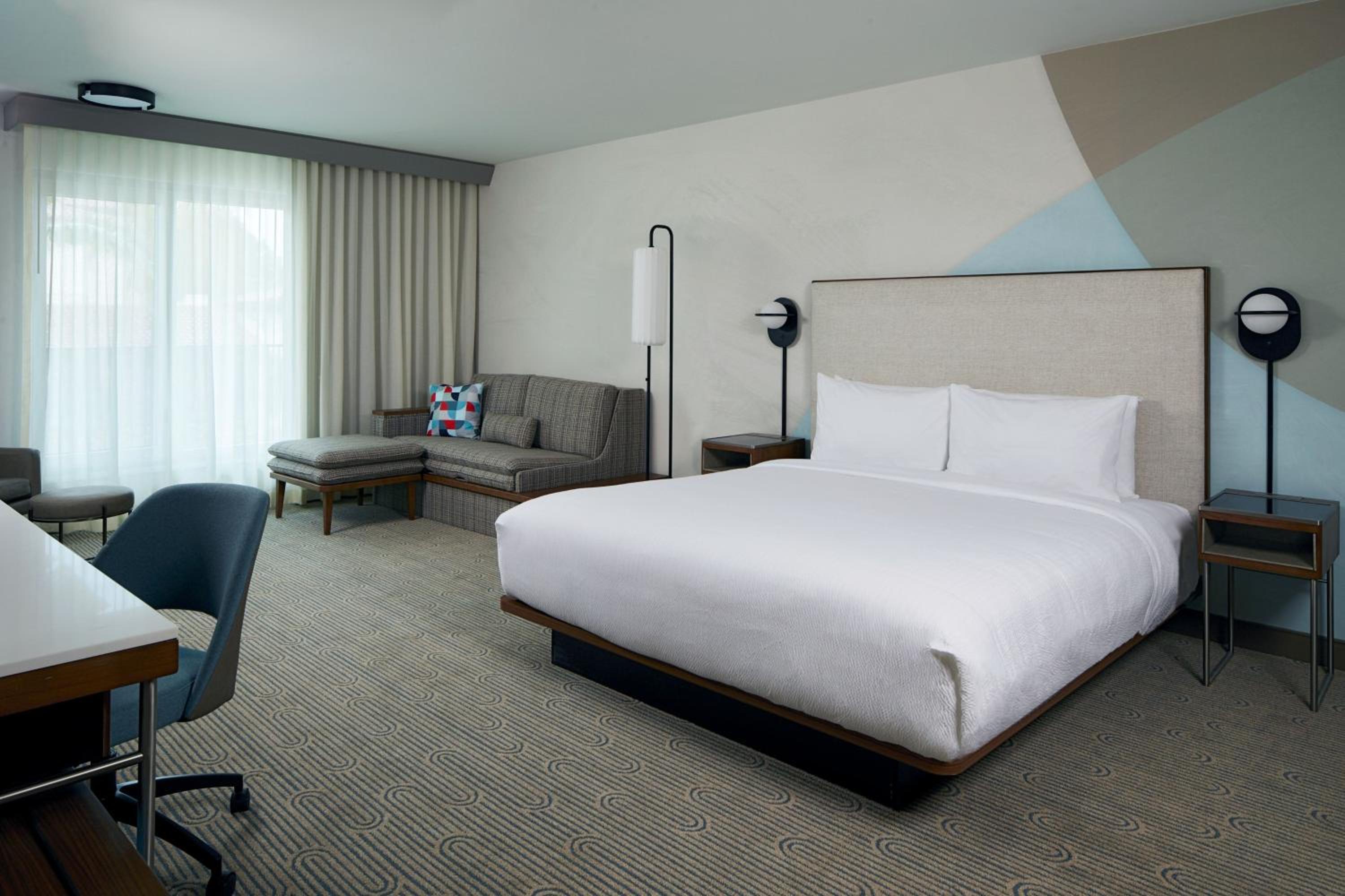 King Room with Sofa Bed and City View - Photo 7