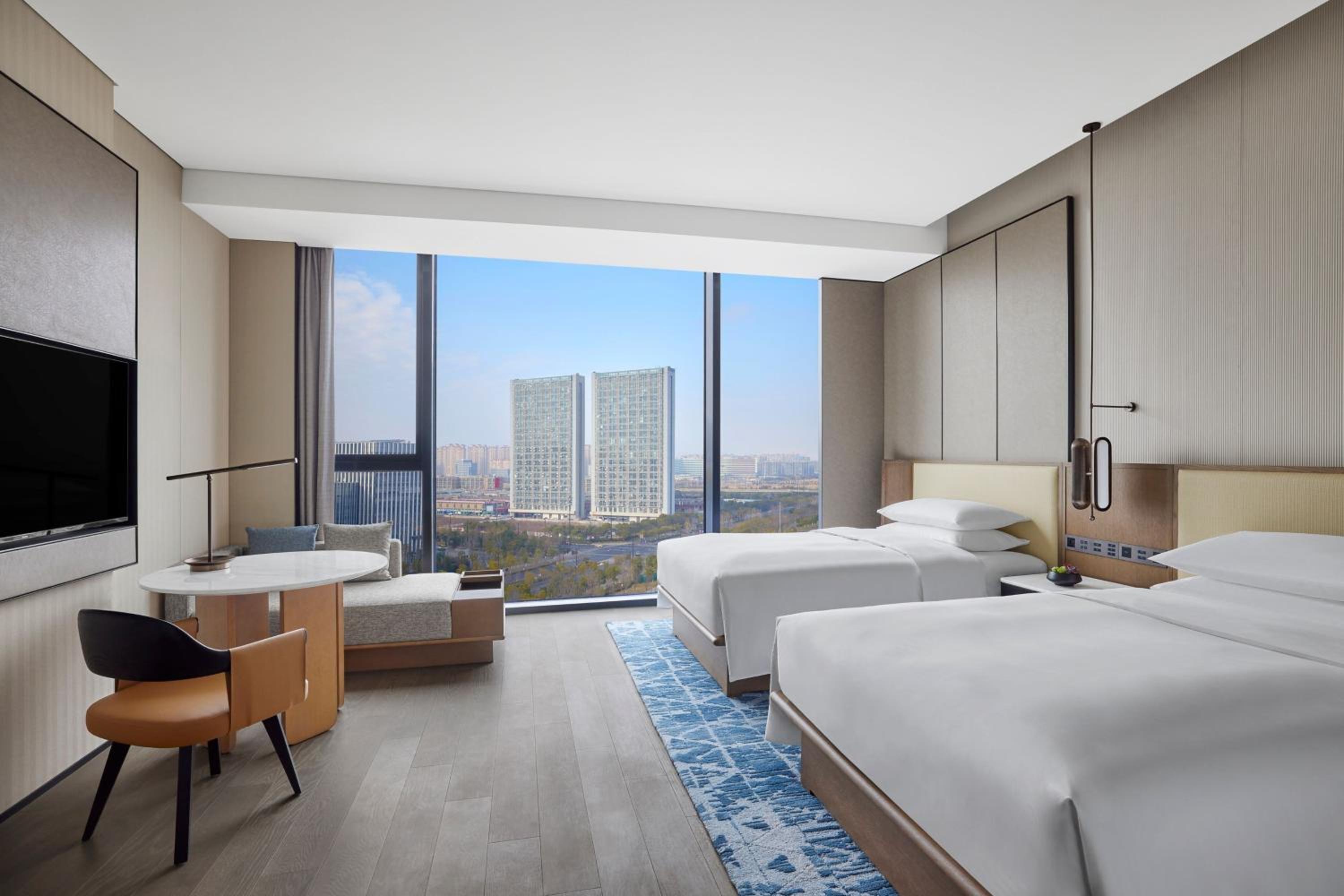 Executive Twin Room with City View - Club Lounge Access - Photo 7