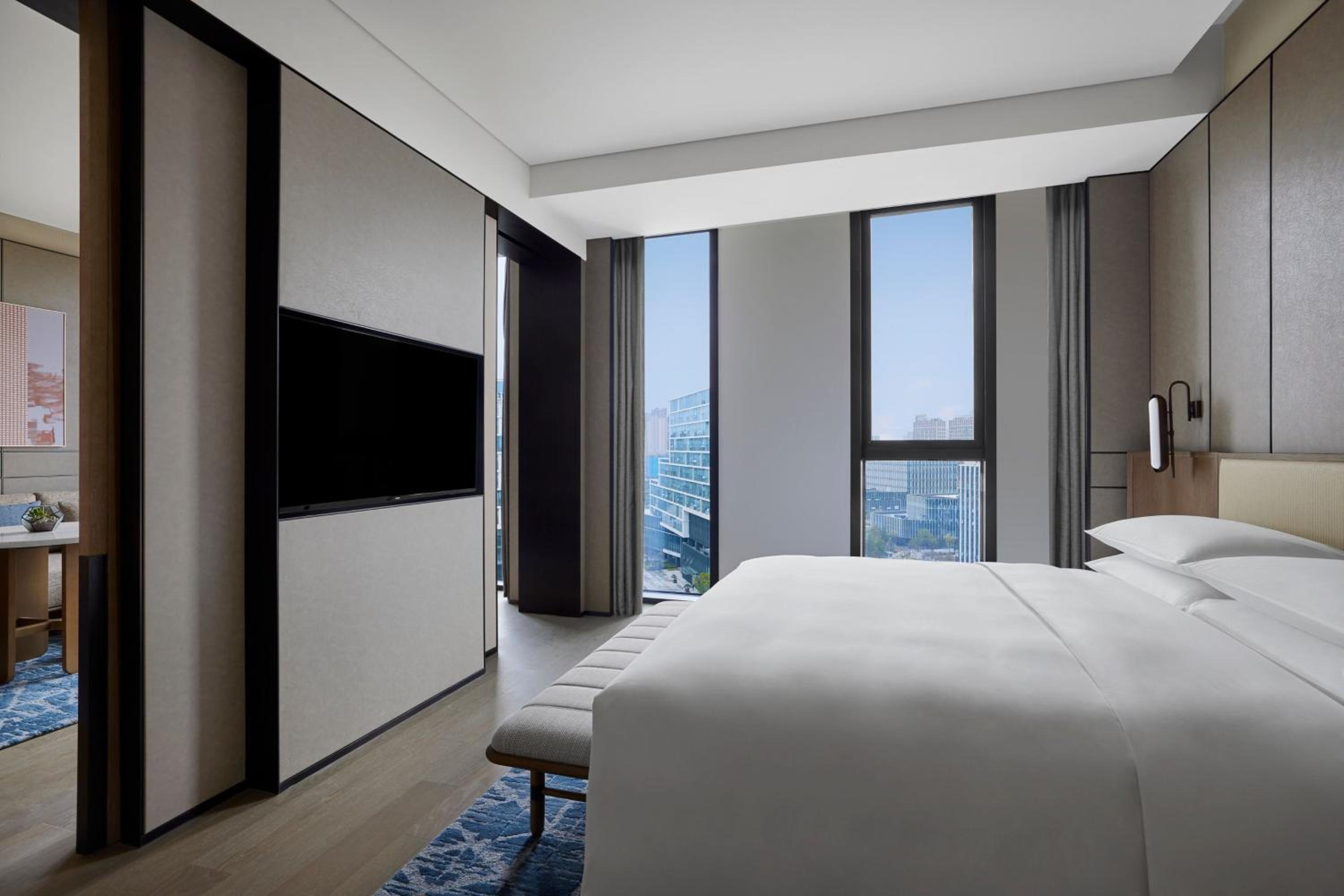 Deluxe Junior Suite - Club Lounge Access - Photo 3