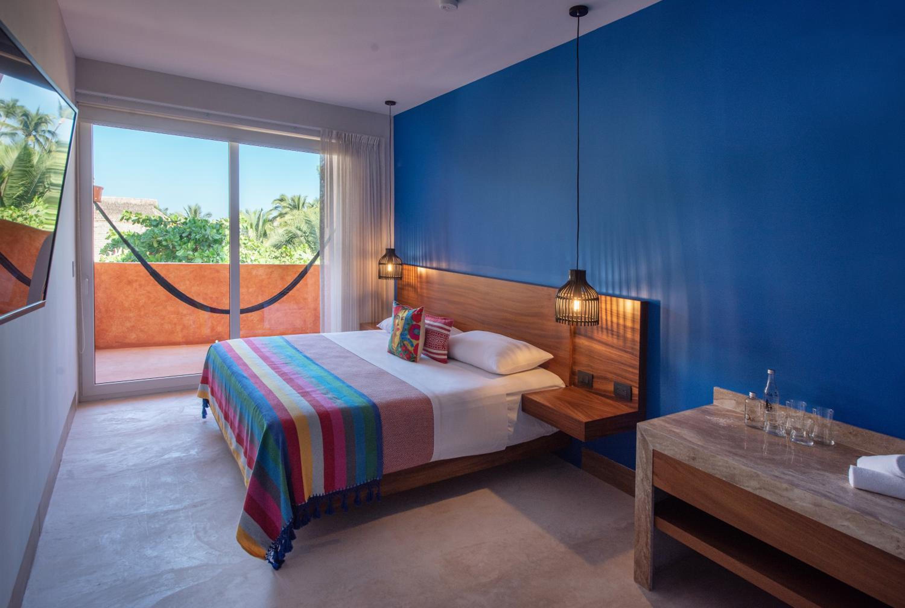 Queen Room with Balcony photo 2