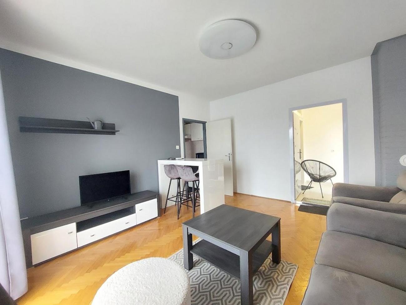 Two-Bedroom Apartment with Balcony and Sea View photo 2