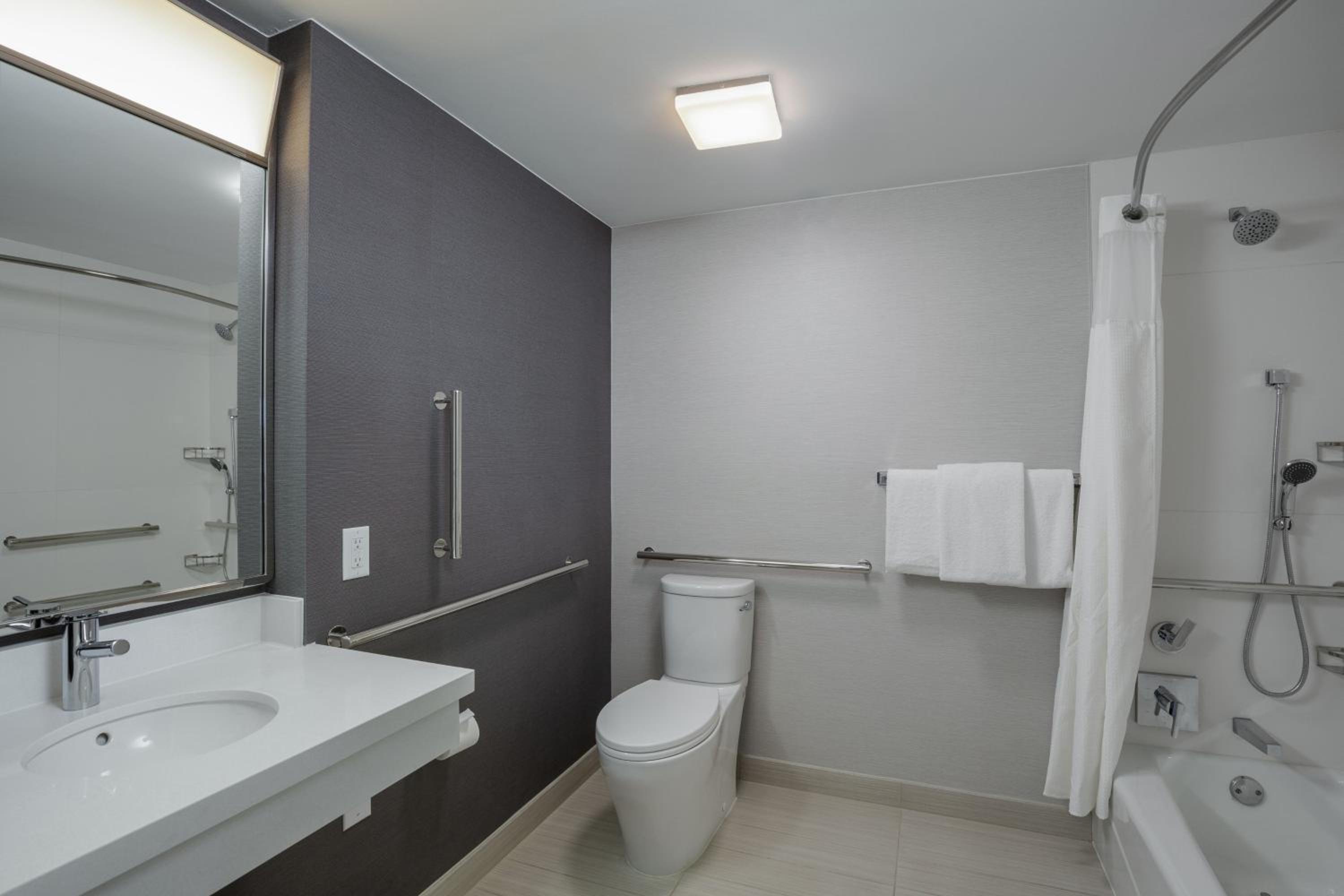 King Room with Sofa Bed - Hearing Accessible - Photo 5