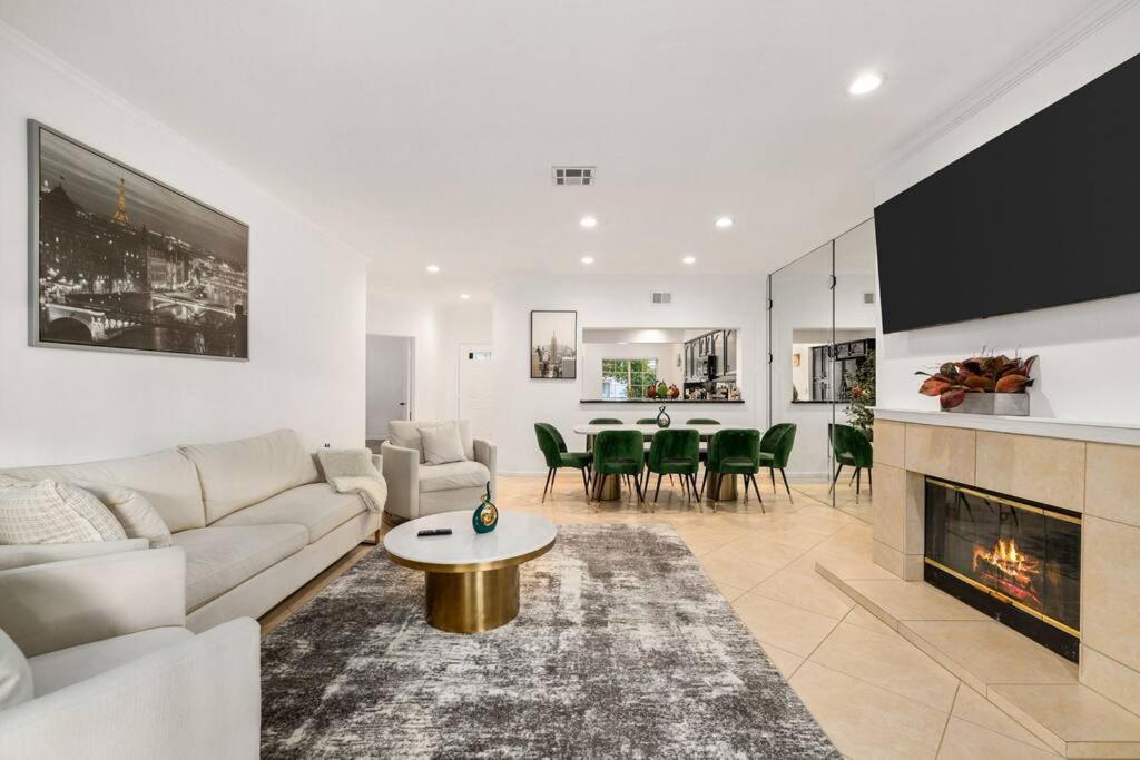 Three-Bedroom Apartment photo 1