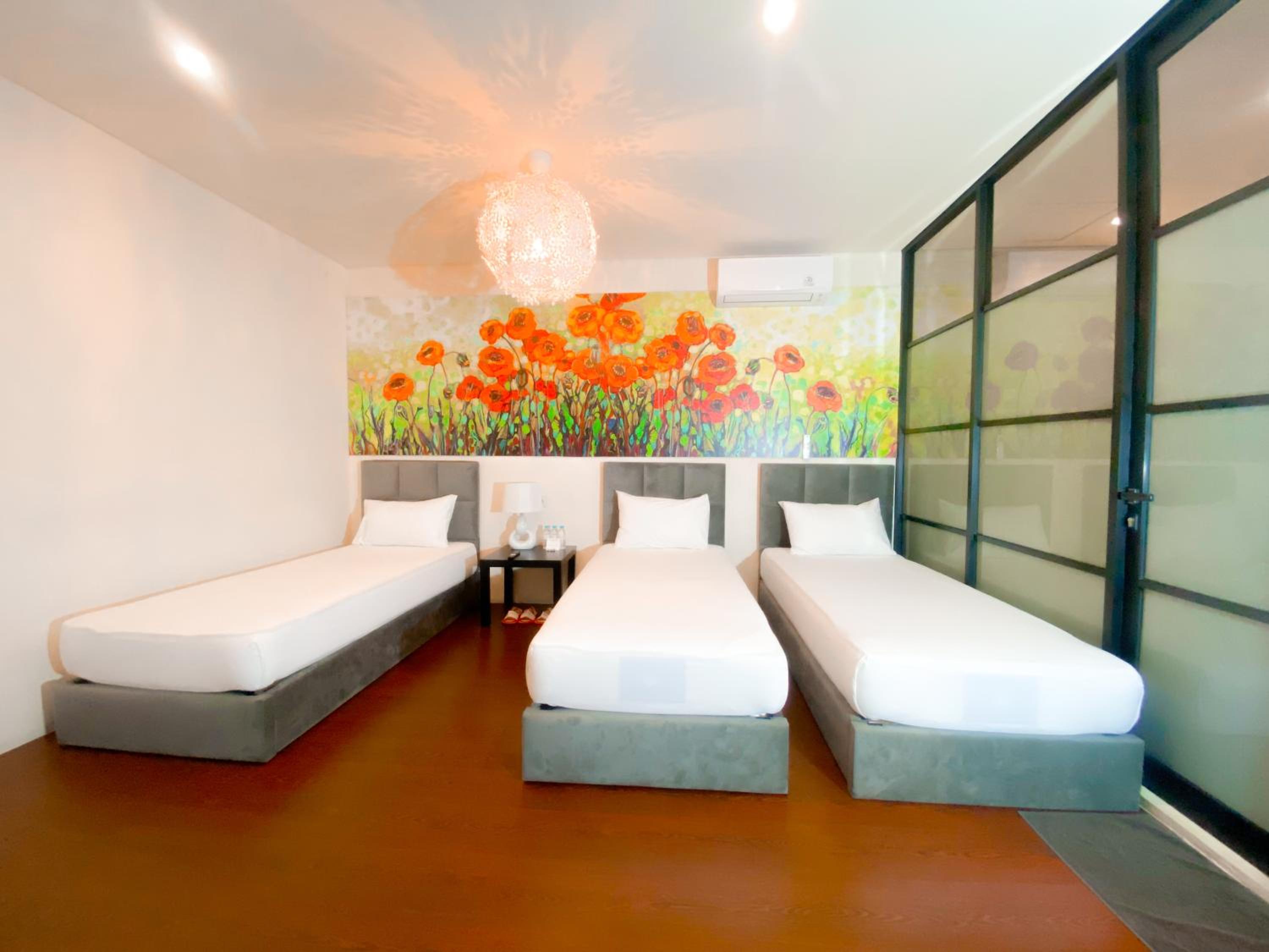 Express Room 12 Hours Triple Bed