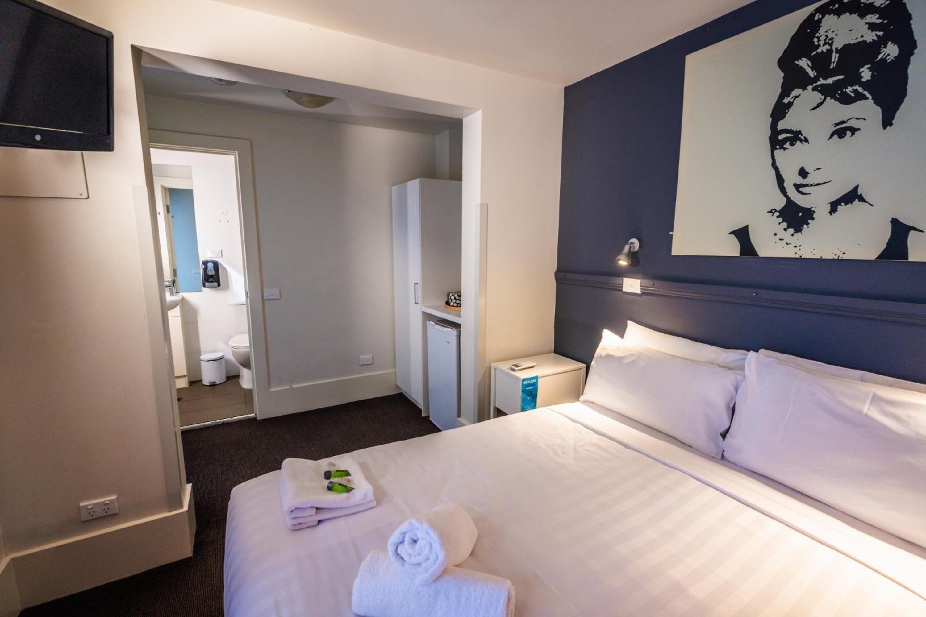 Premium Double Room with Private Bathroom  photo 3