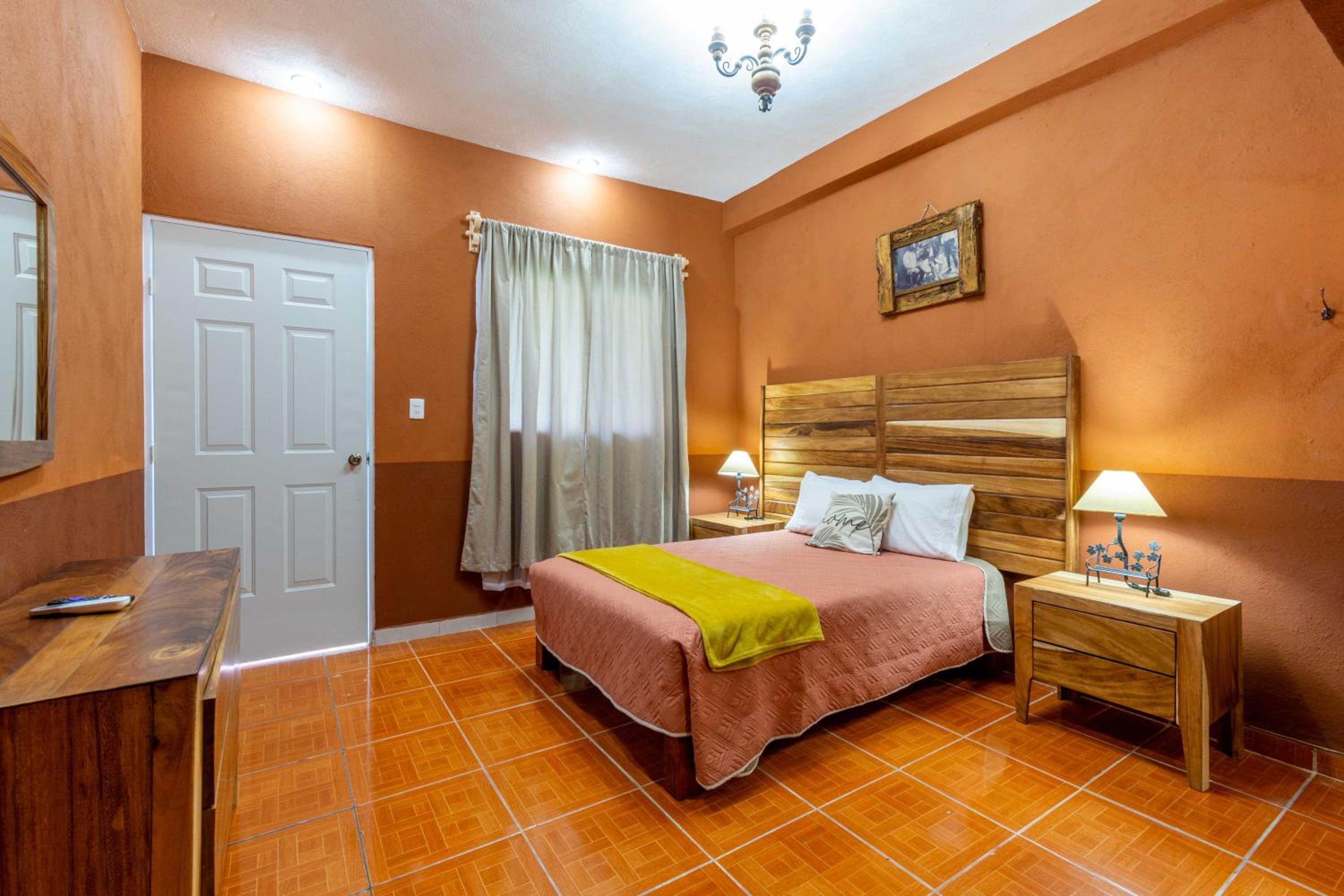 Queen Room with Two Queen Beds photo 1