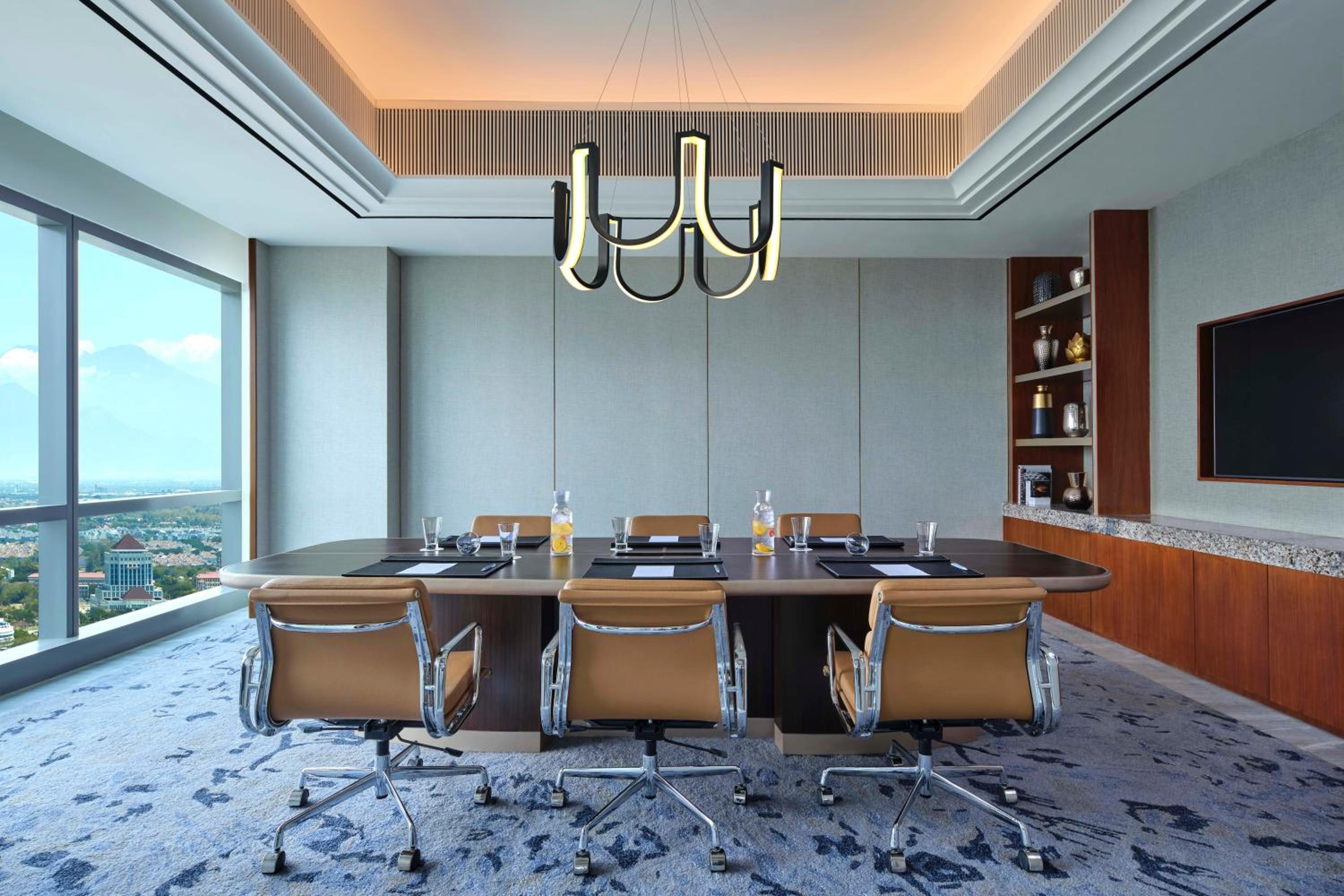 Westin Club, Club lounge access, Guest room, 1 King - Photo 9