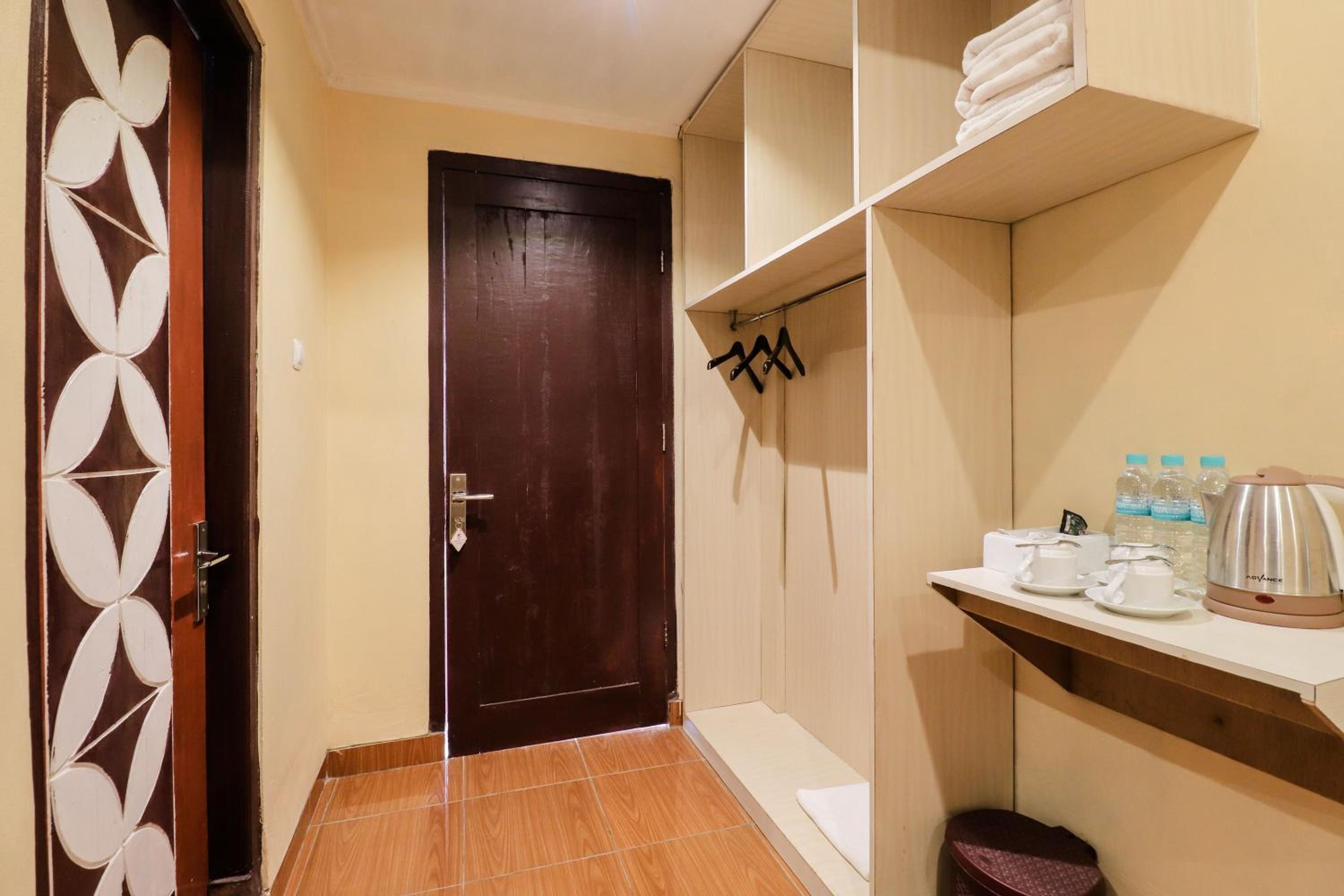 Family Room - Photo 3