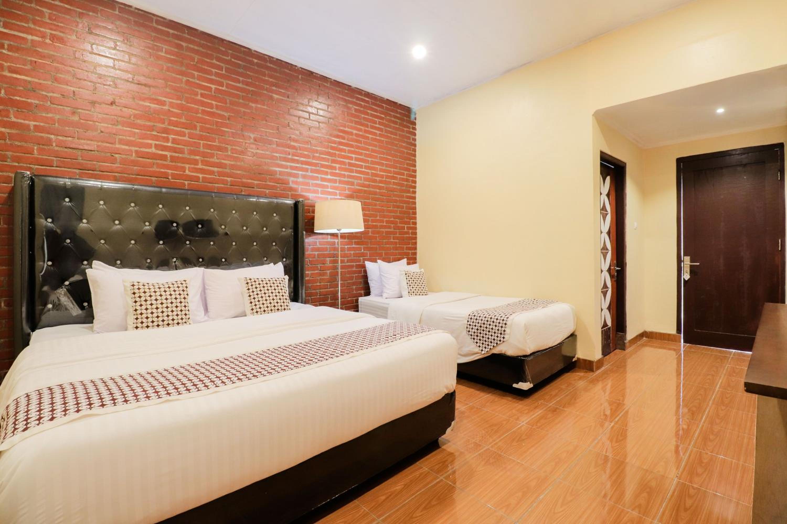 Family Room - Photo 10