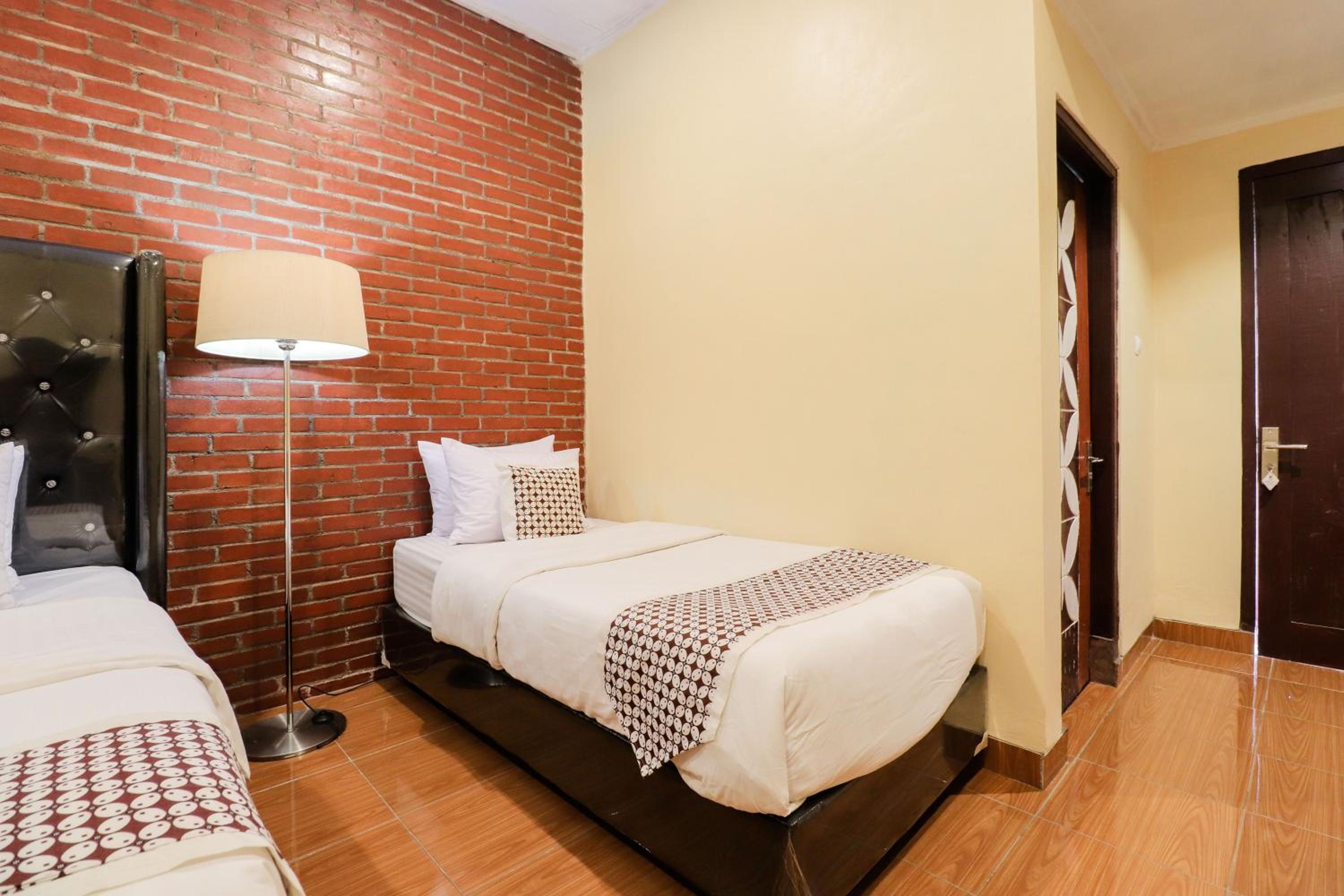 Family Room - Photo 8