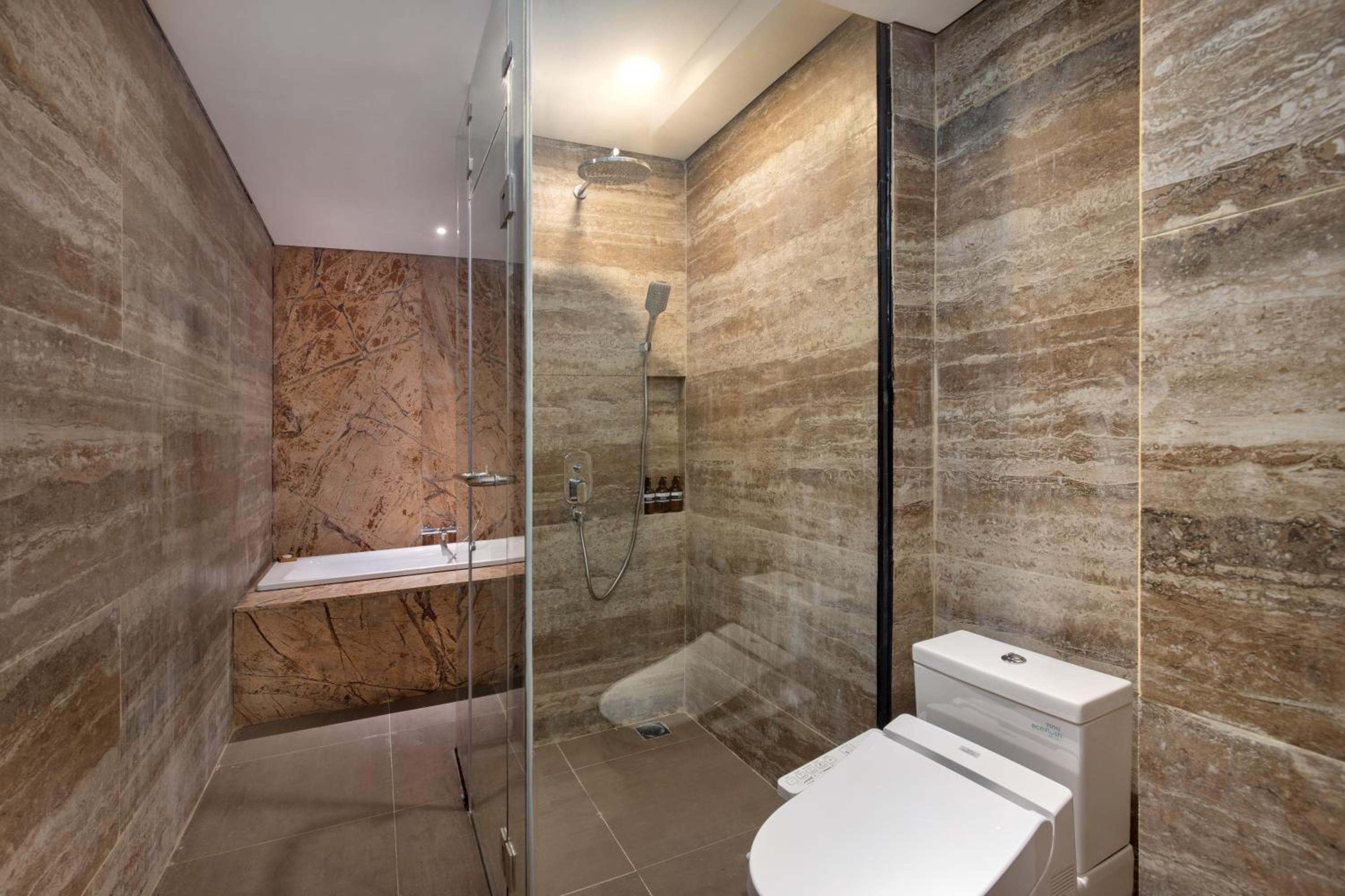 Suite - Photo 3