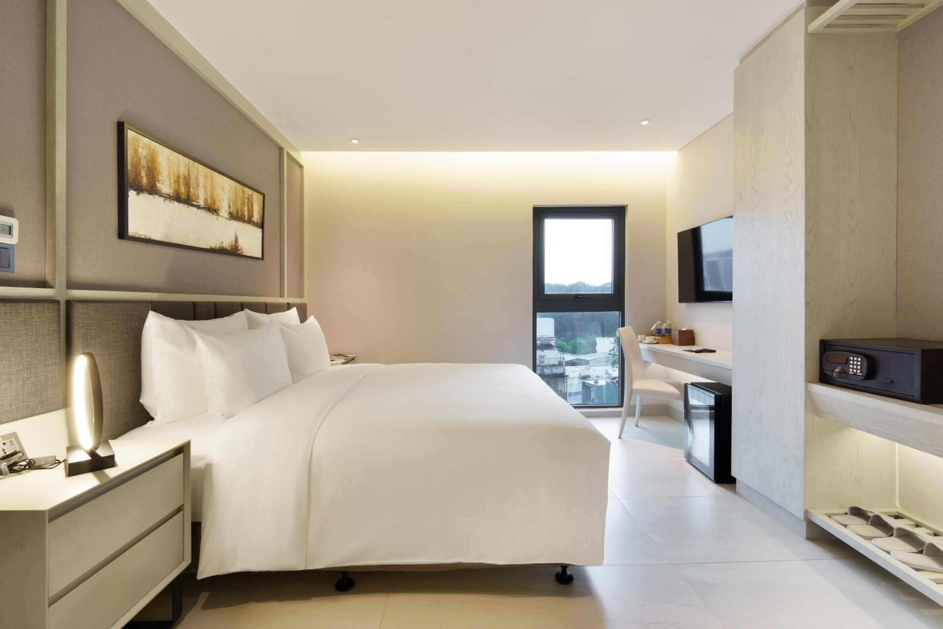Executive Room - Complimentary Daily Afternoon Tea & Welcome Minibar photo 3