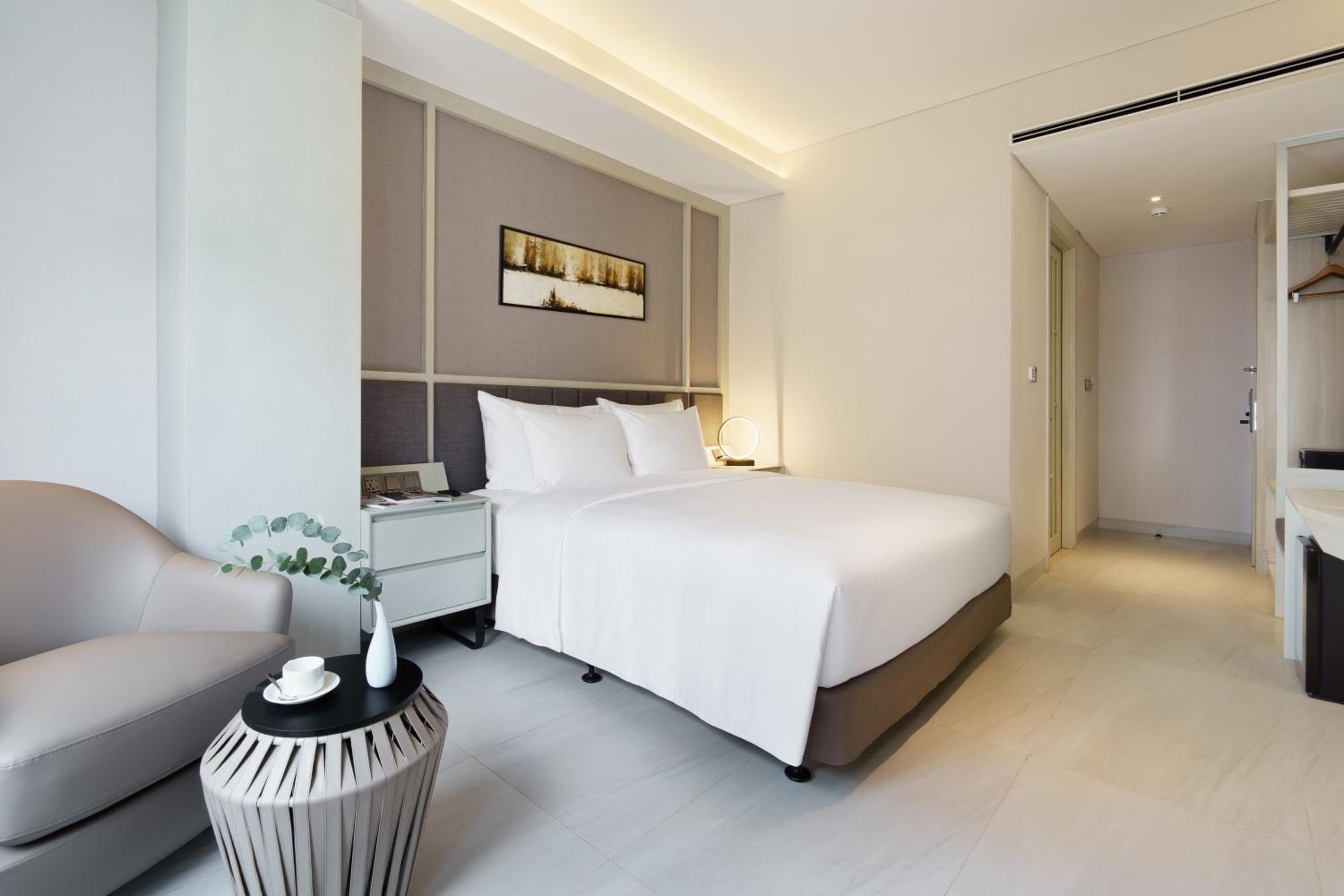 Premier Executive Double - Complimentary Daily Afternoon Tea & Welcome Minibar photo 2