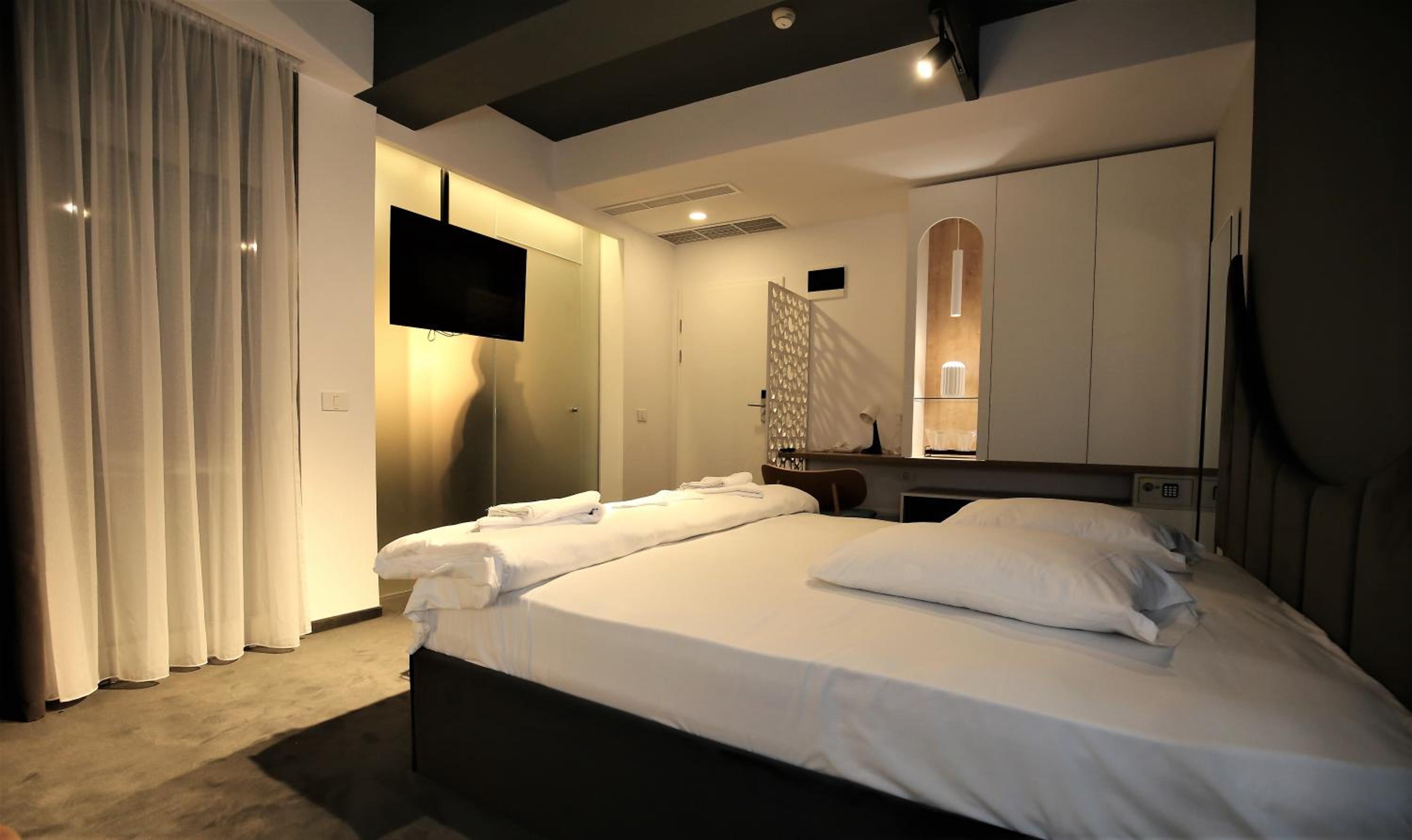 Double Room - Disability Access photo 3
