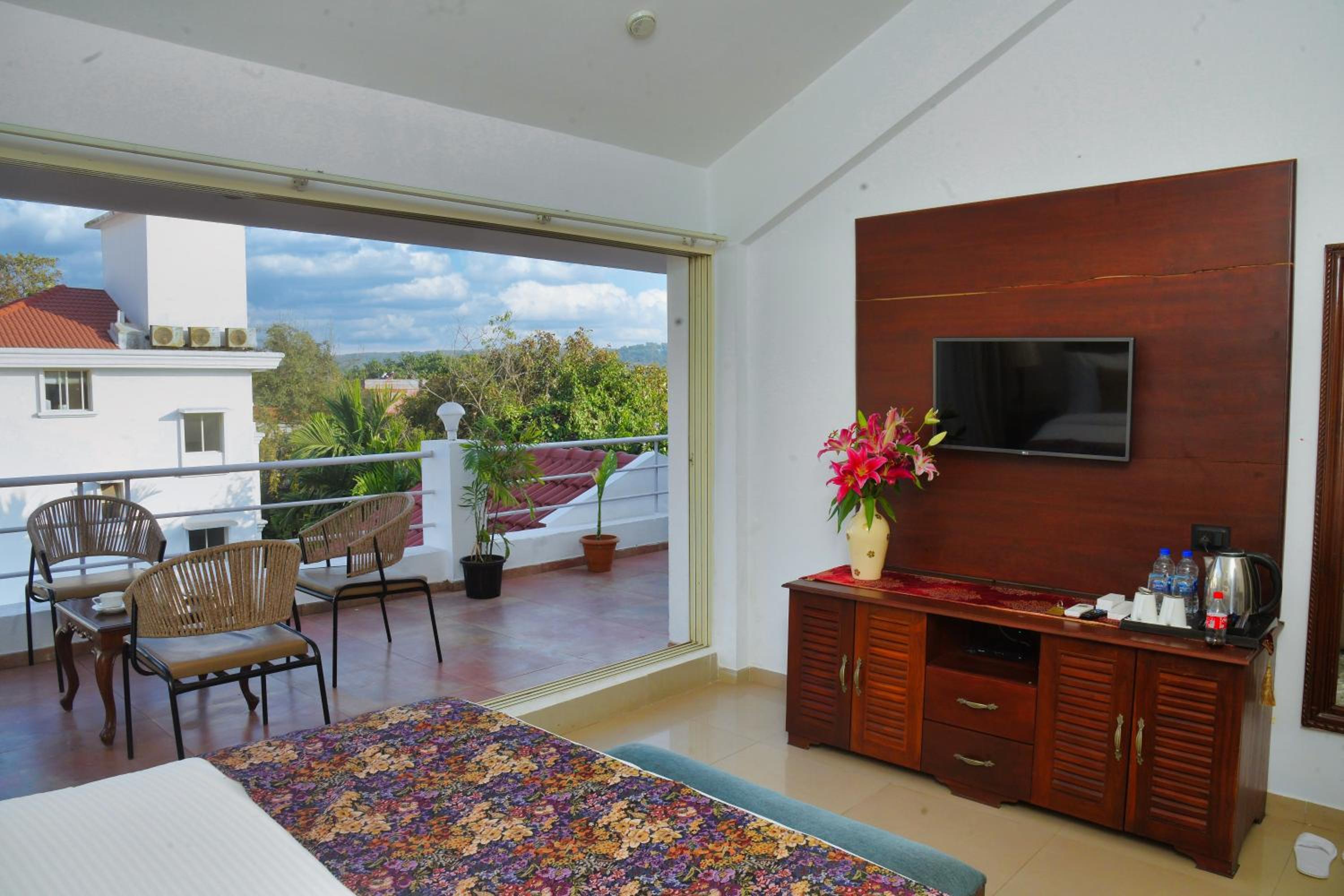 Premium Room with balcony - Photo 10