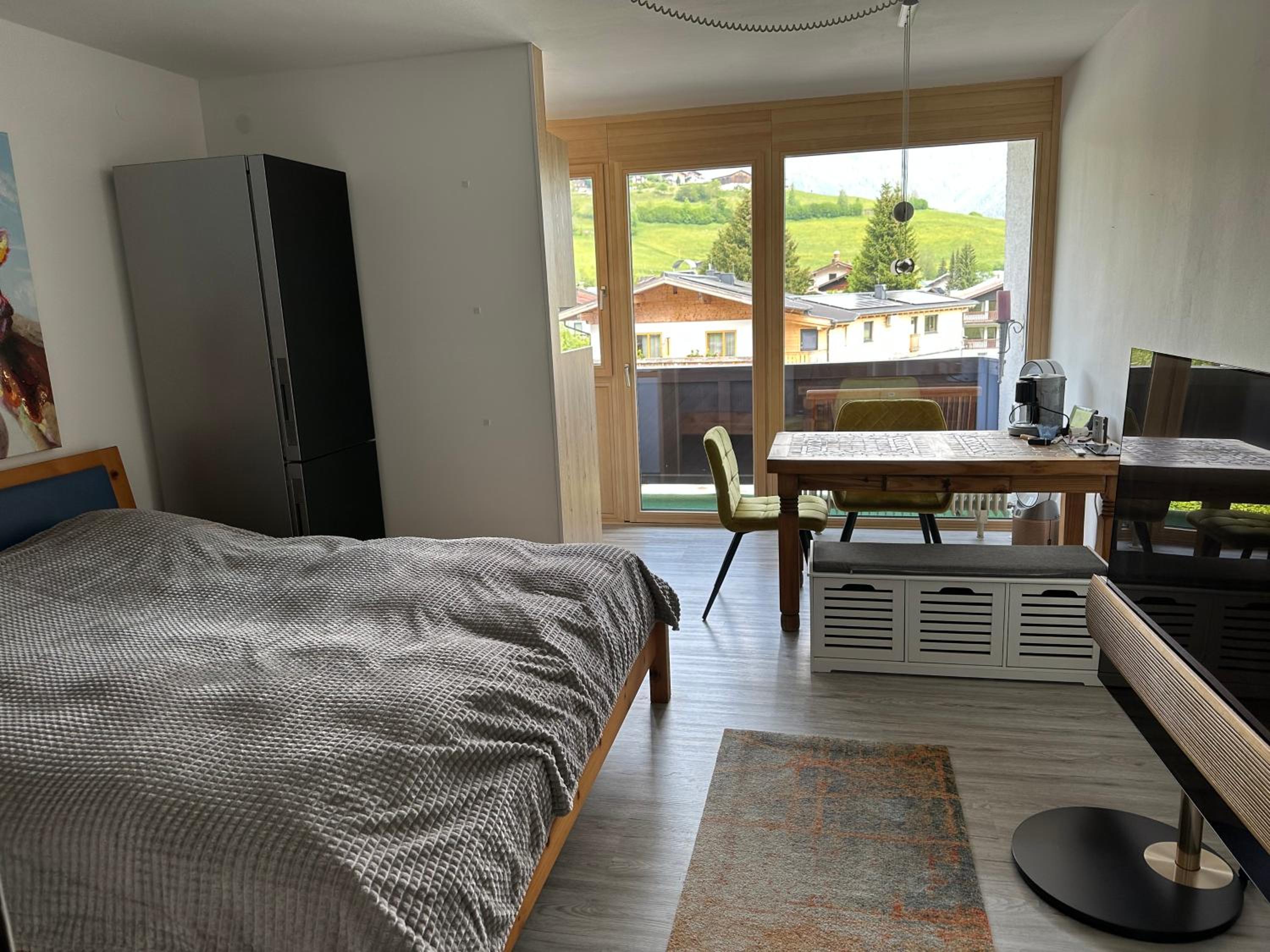 One-Bedroom Apartment photo 1