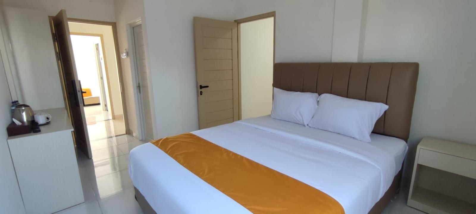 Deluxe Room - Photo 10