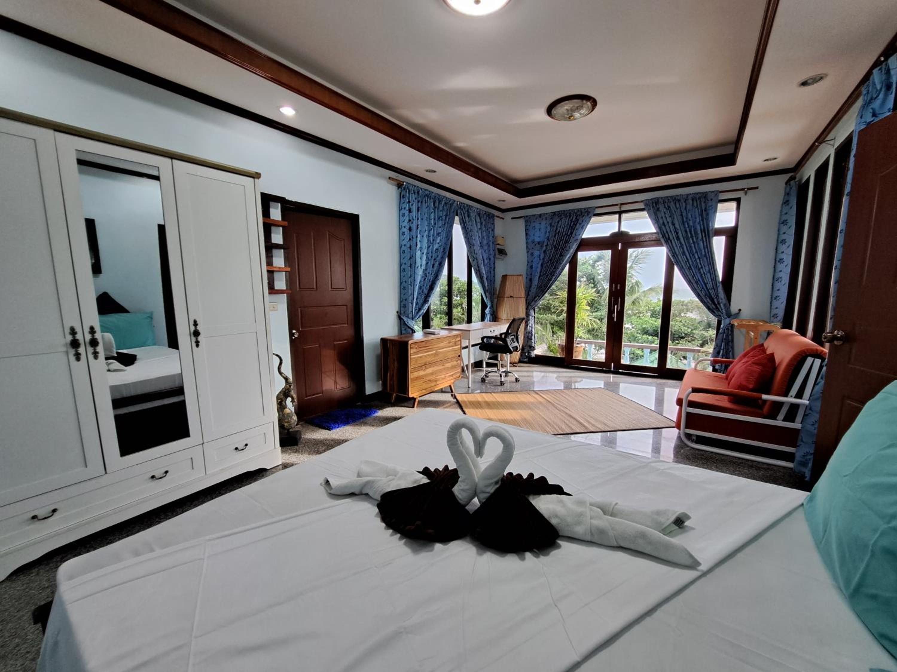 Villa with Sea View - Photo 5