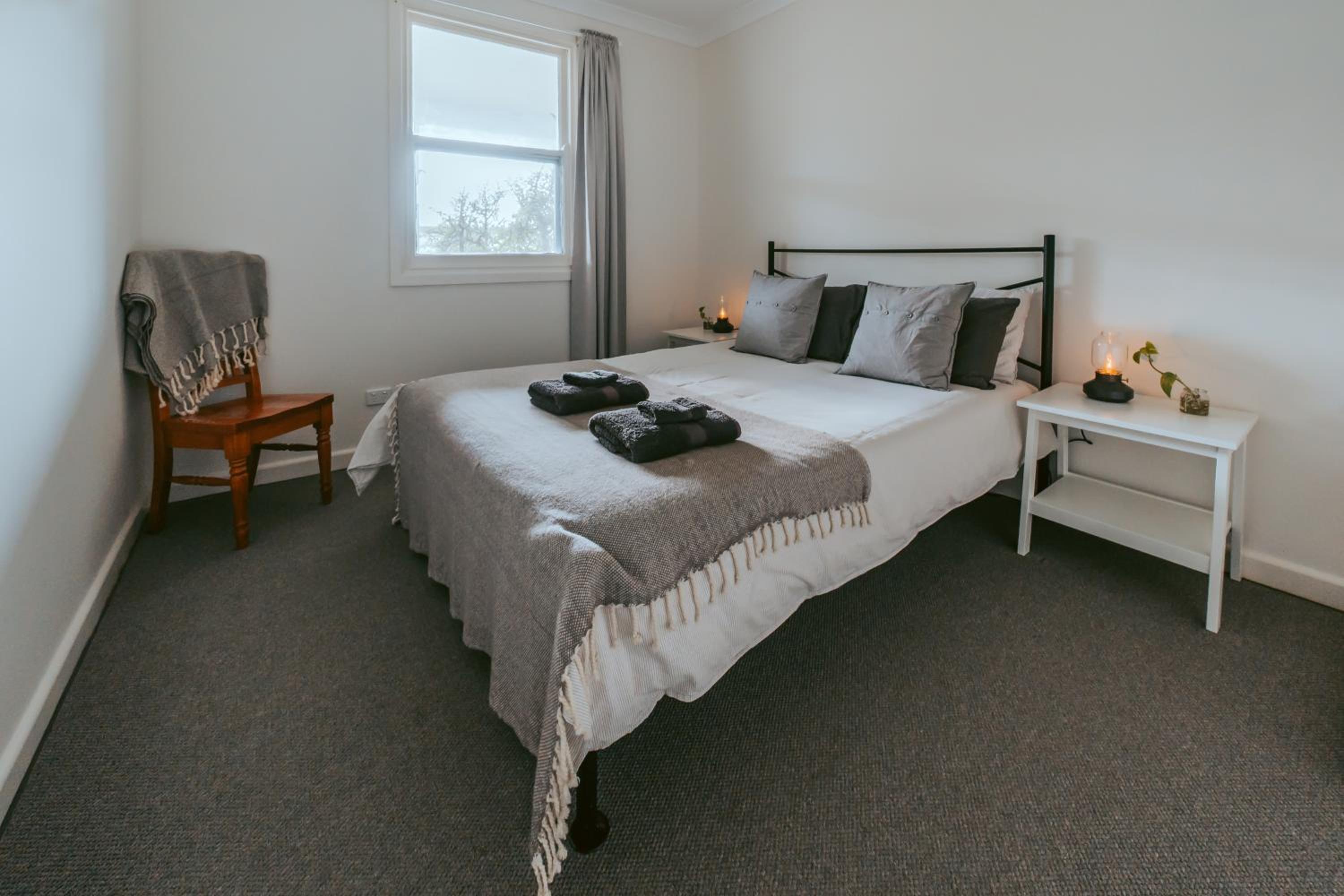 Six-Bedroom House photo 1