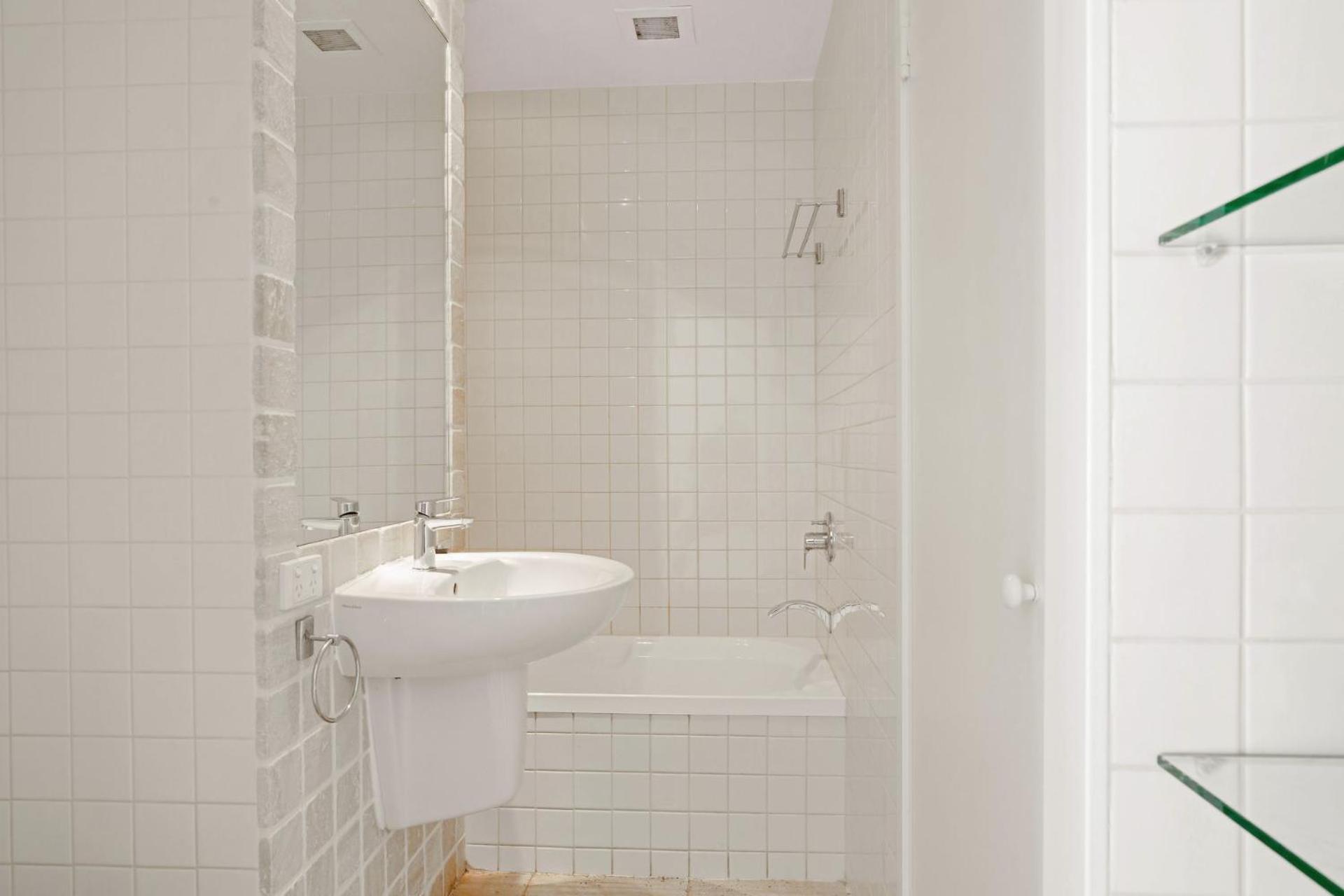 Three-Bedroom Apartment photo 2
