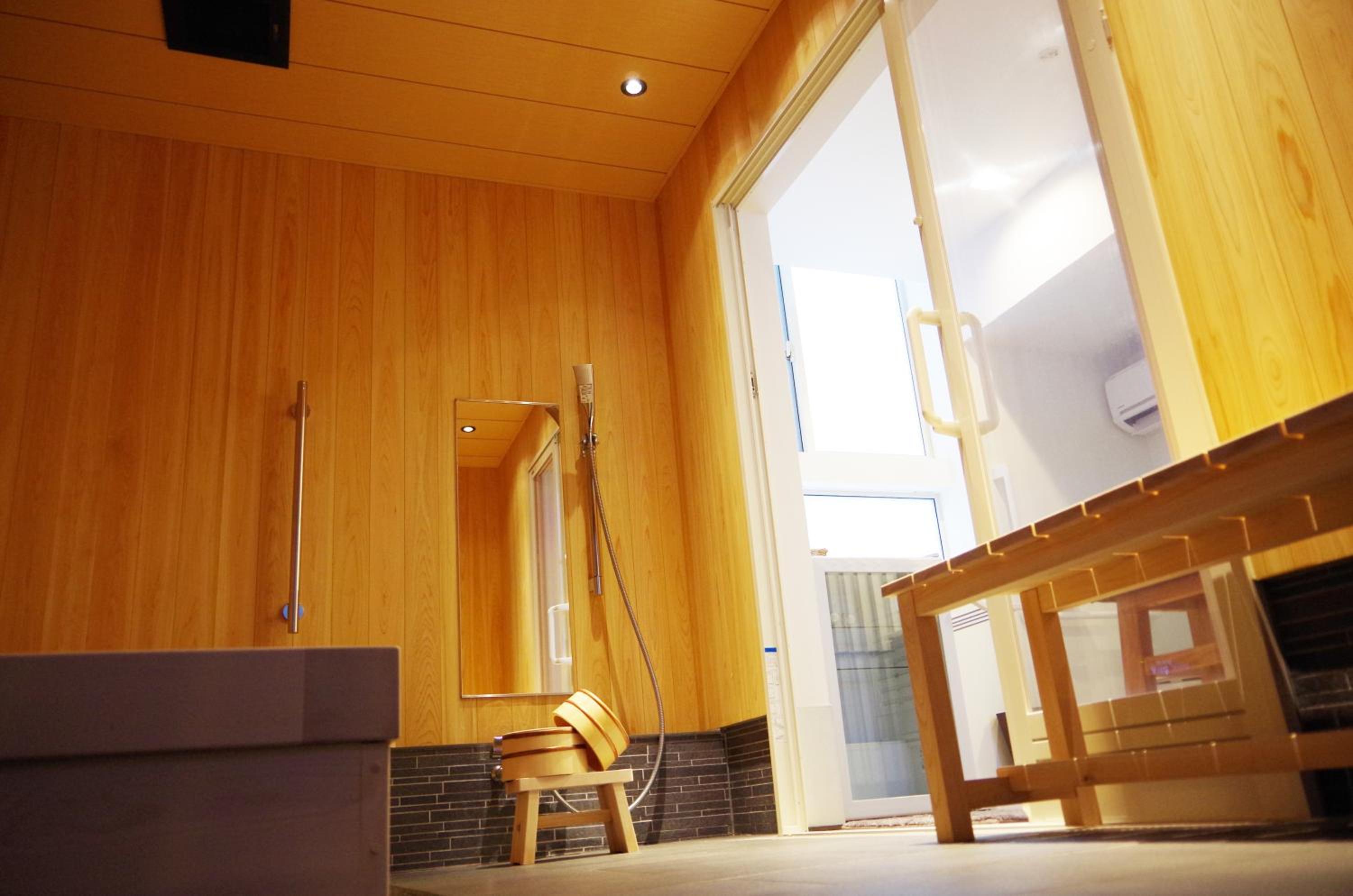 Double Room with Private Bathroom - Photo 8