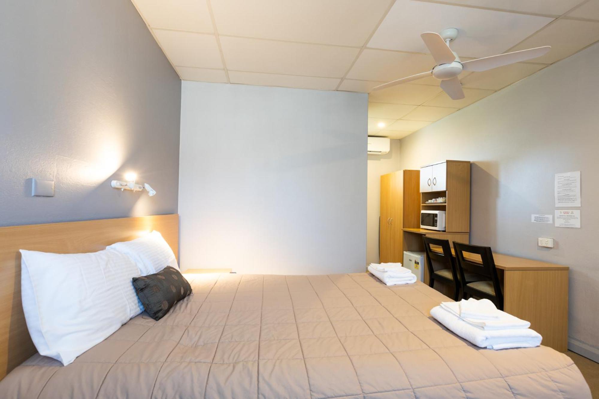 Standard Queen Room photo 3