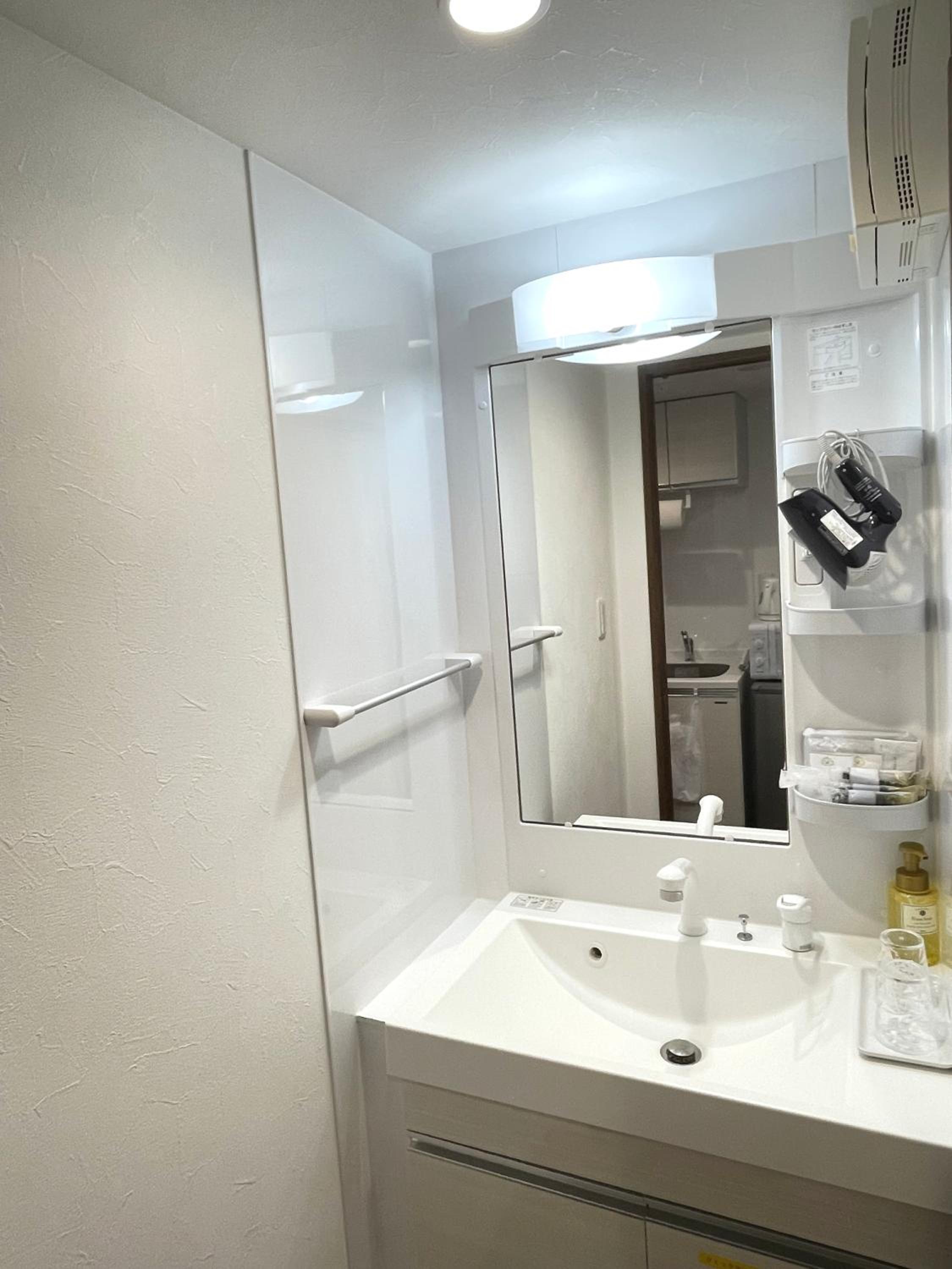 Standard Twin Room - Photo 4