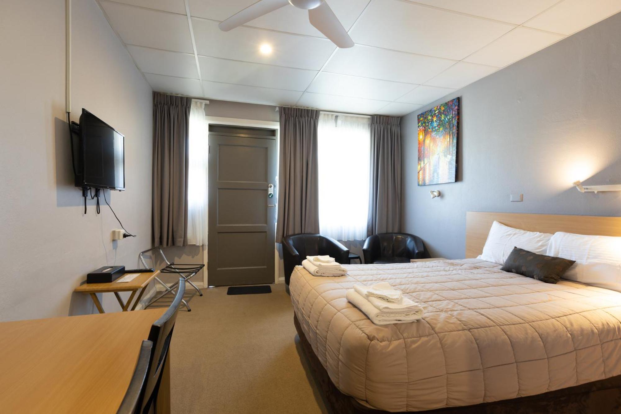 Standard Queen Room photo 2